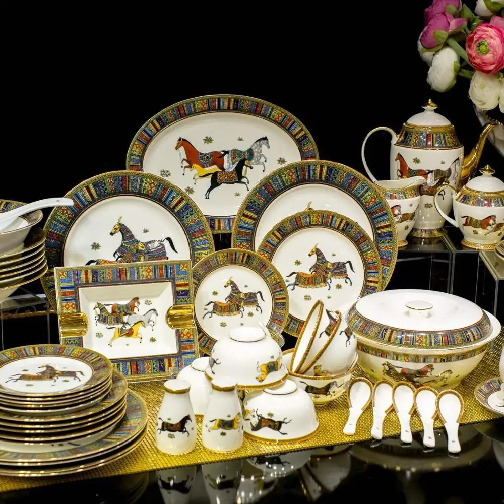 
61pcs New Design Dinnerware Sets Luxury Tea Cup And Saucer Hand Printing Bone China Dinner Set 