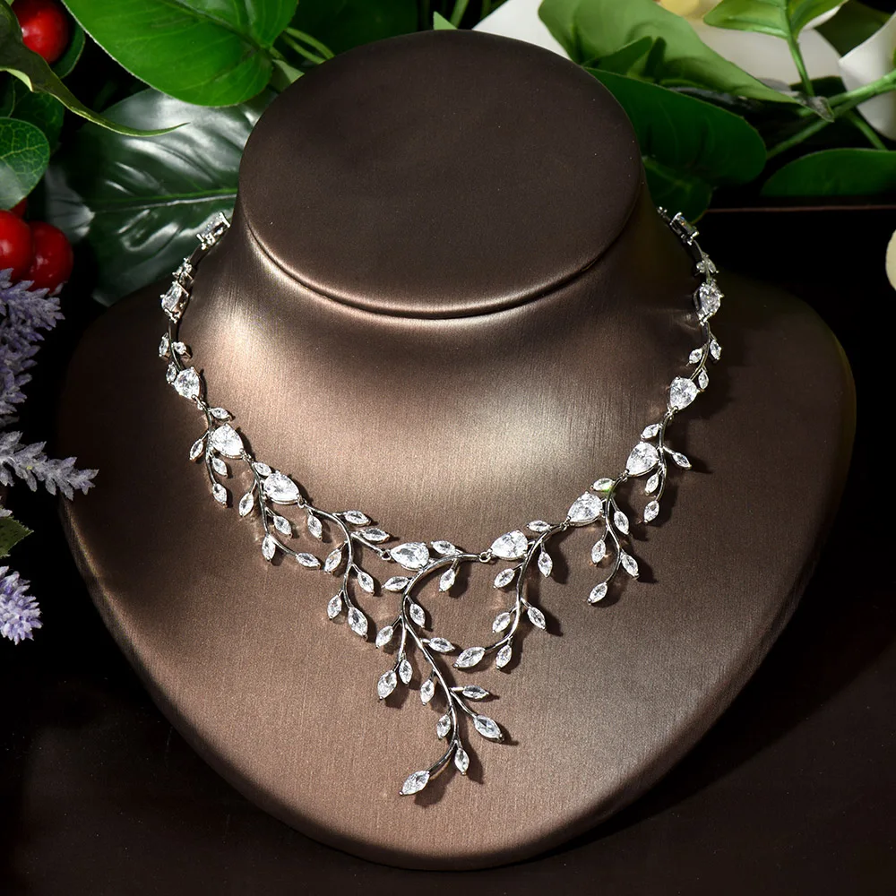 Женский комплект из колье и серег с фианитами N-1440
