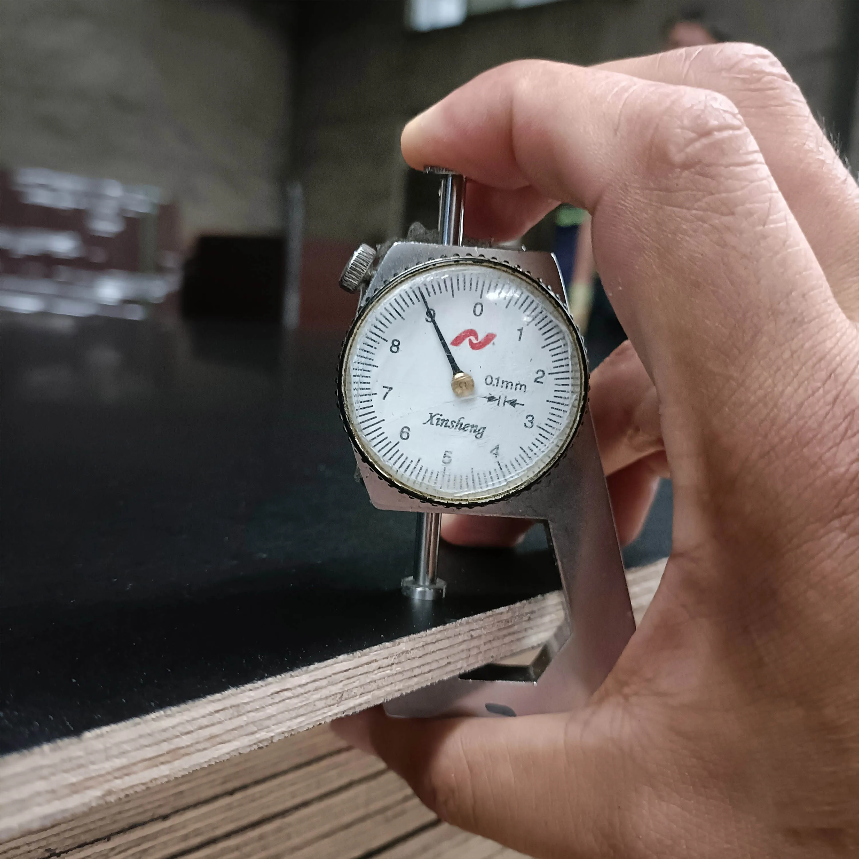 Chinese supplier 1220x2440 18mm film faced plywood anti slip plywood For Construction