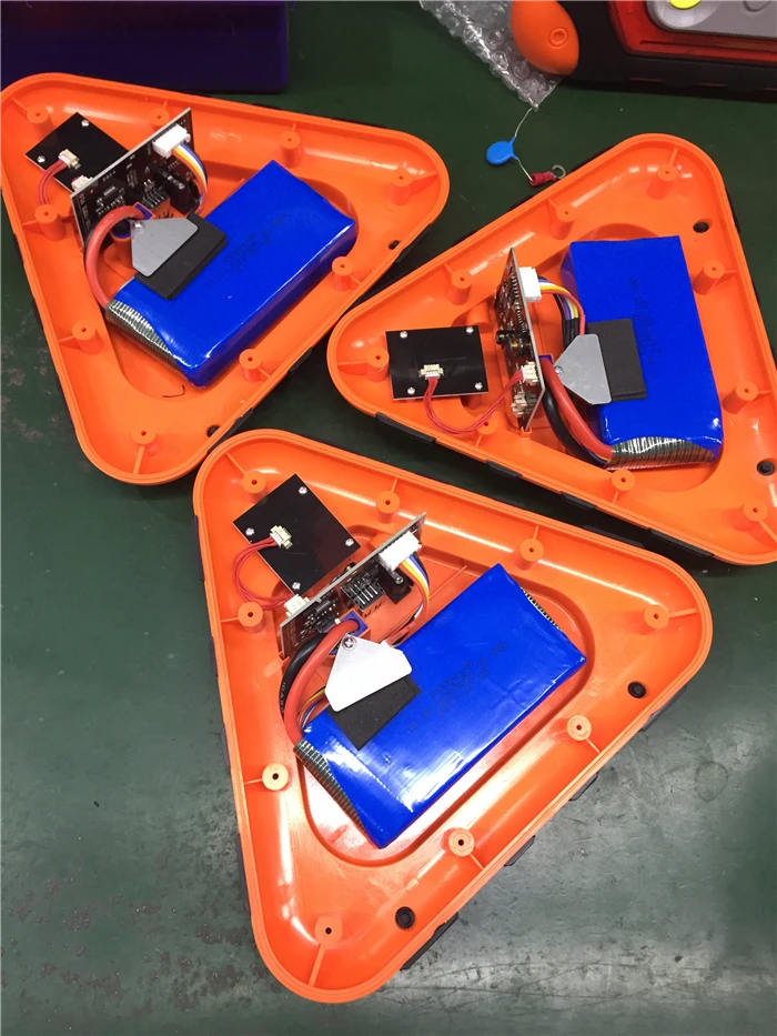 Gligle High capacitor boost car battery 14000mAh Jump Starter Triangle warning sign 2 in 1 600Amp power bank jump starter