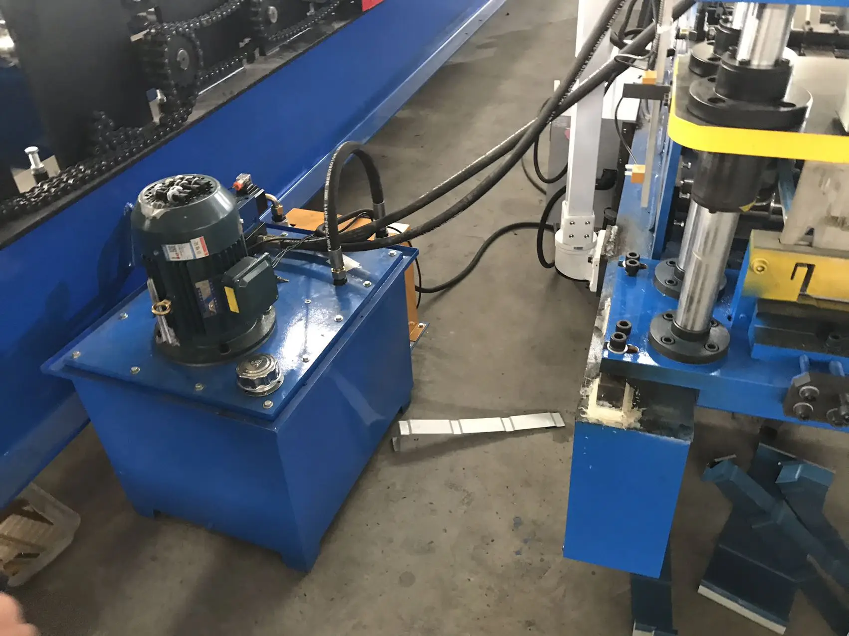 OEM ODM Customized zinc standing seam cladding steel roofing sheet roll forming machine