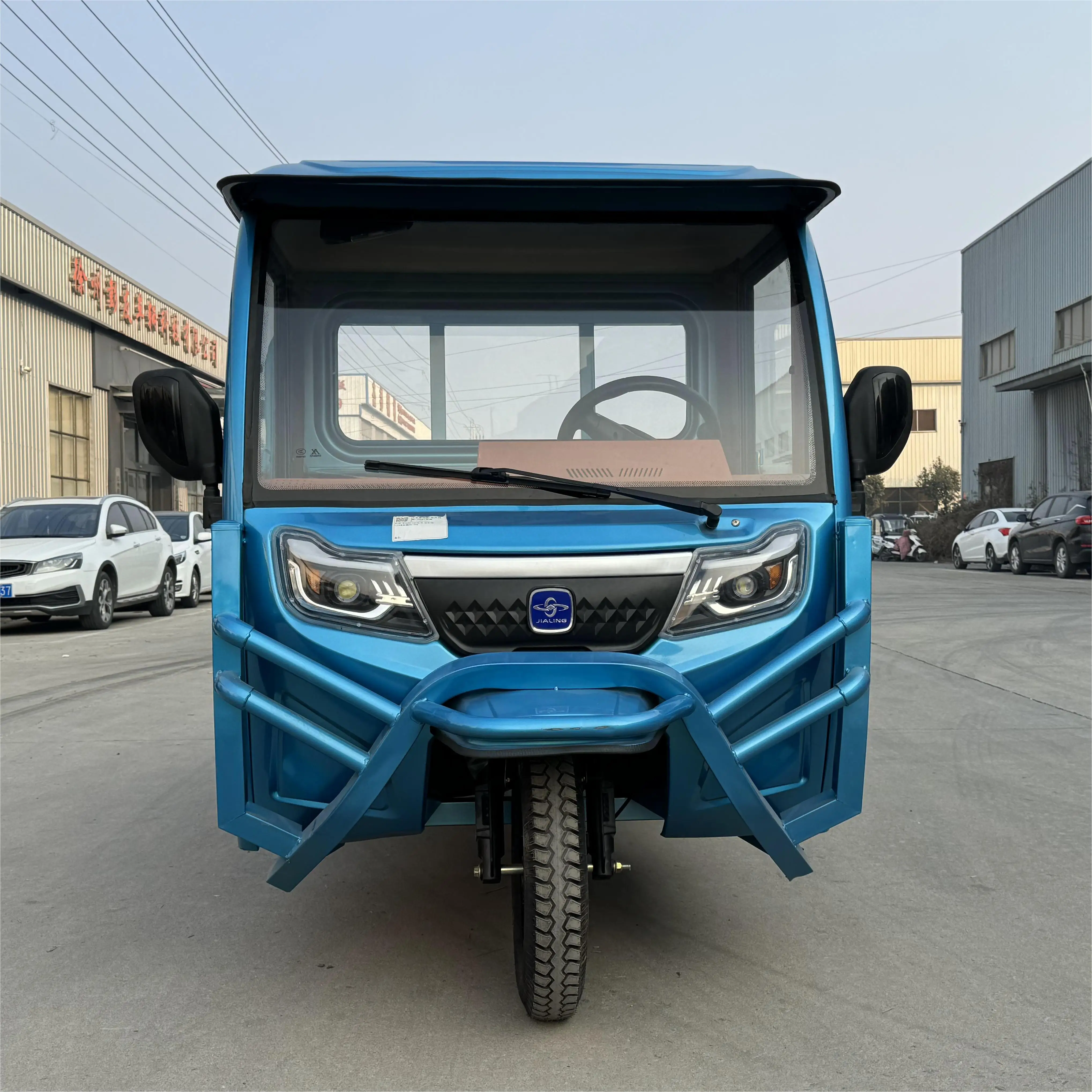 LB-QFB180 Safe and Durable Passenger Transport Cargo Tricycle With Cabin 3 Wheeler E-Loader
