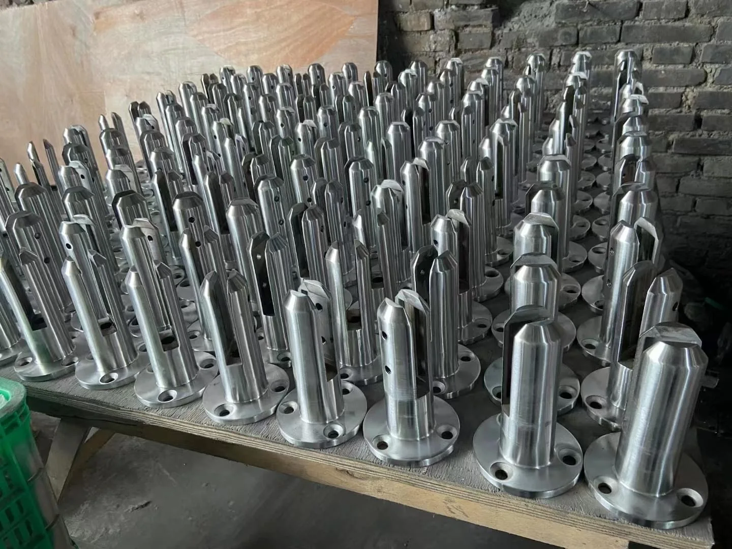 HL FACTORY RICE Stainless Steel Glass round Clamp Glass Spigots Stairs Railing Pool Balcony Fence Floor Glass Mounting Brackets