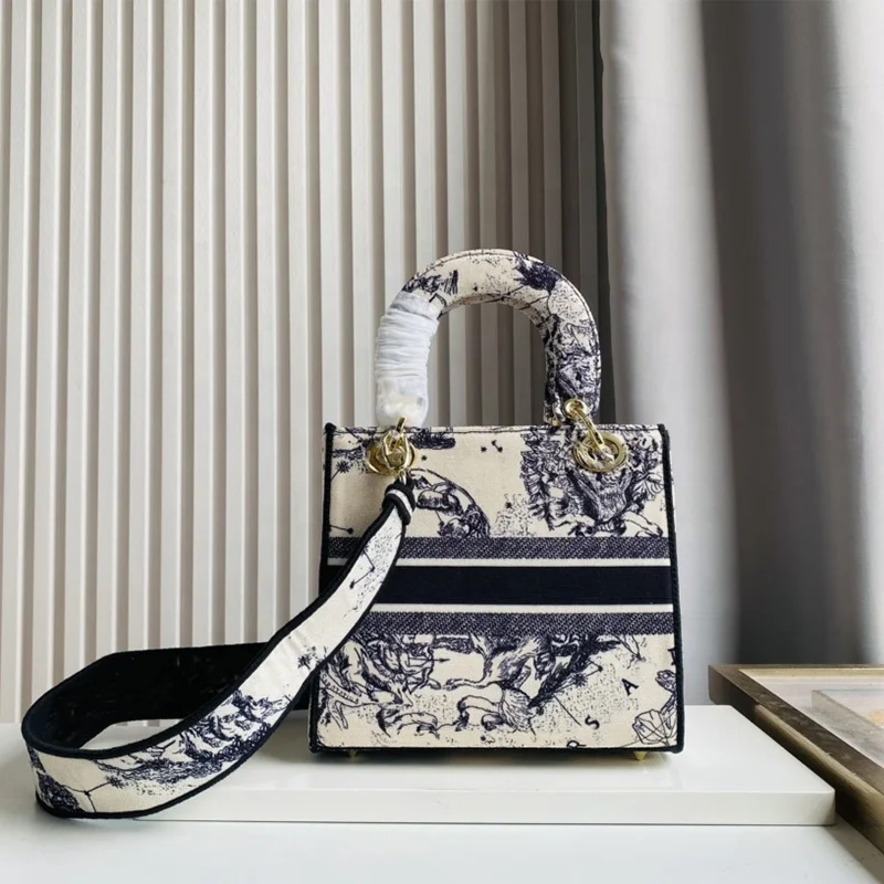 Luxurious shoulder bag, surface printing, embroidery, hollowing, etc. present natural beauty. Model 1295, size: 24*20*11cm