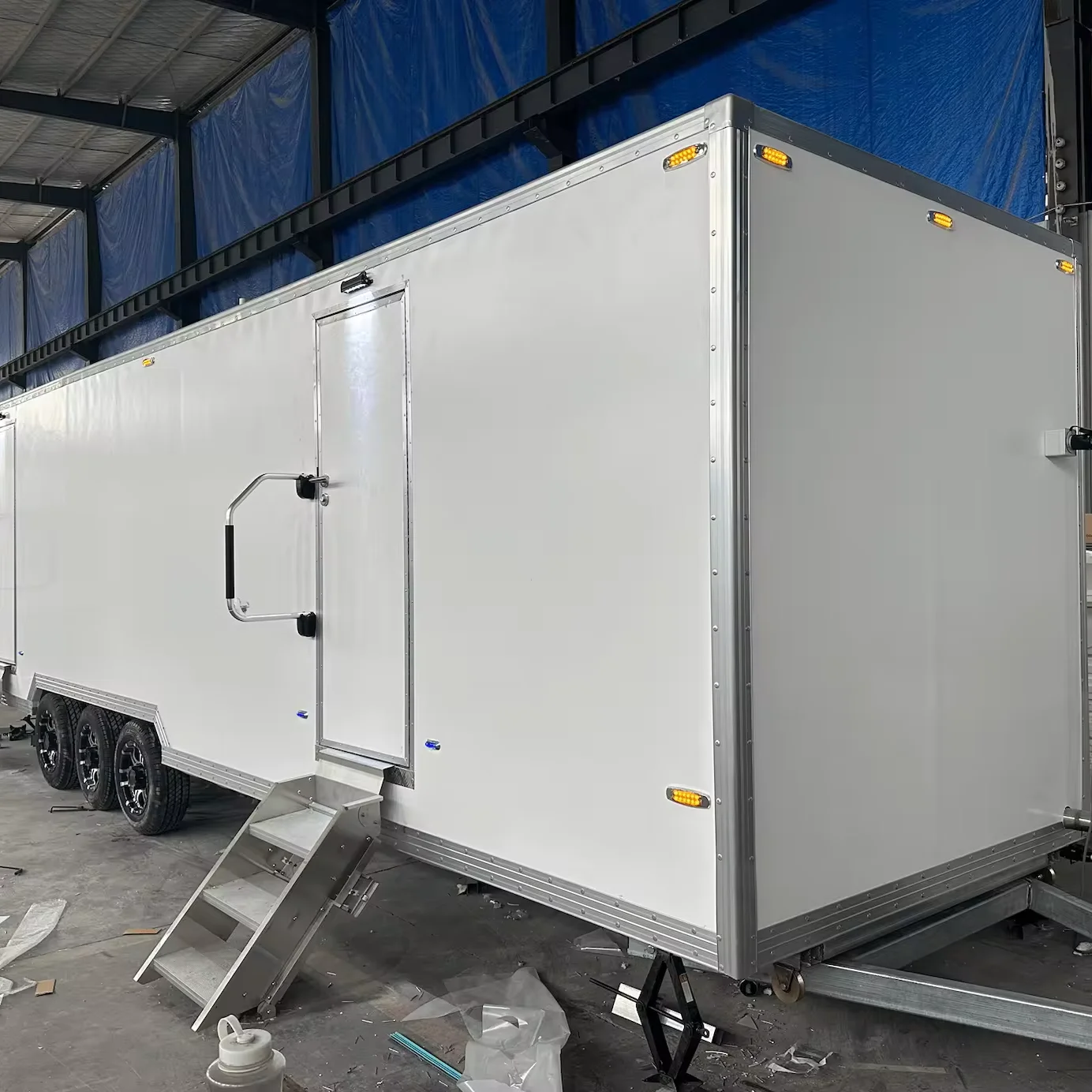 Luxury Commercial Outdoor Portable Bathroom For Adults Automatic Self Cleaning Public Mobile Shower and Toilet Room