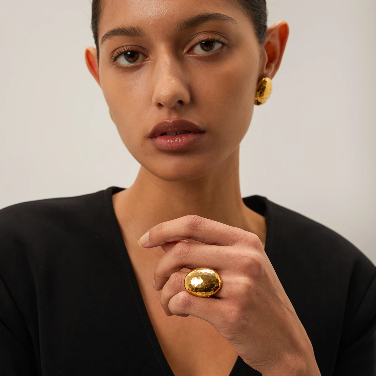 J&D Luxury Dainty 18K Gold Plated Hoop Earrings Stainless Steel Hammered Chunky Oval Earrings Ring Sets