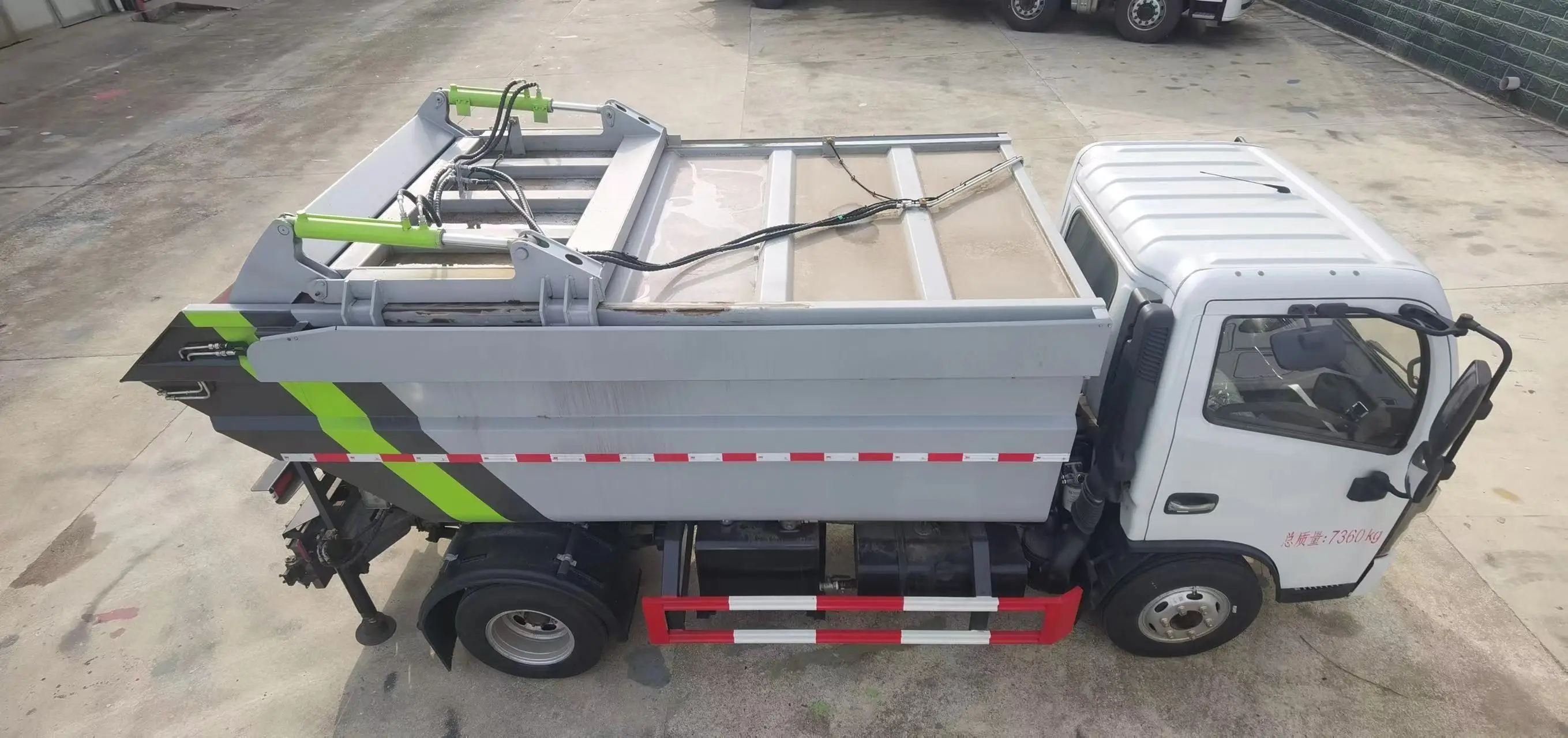 Dongfeng 4x2 6 куб. См