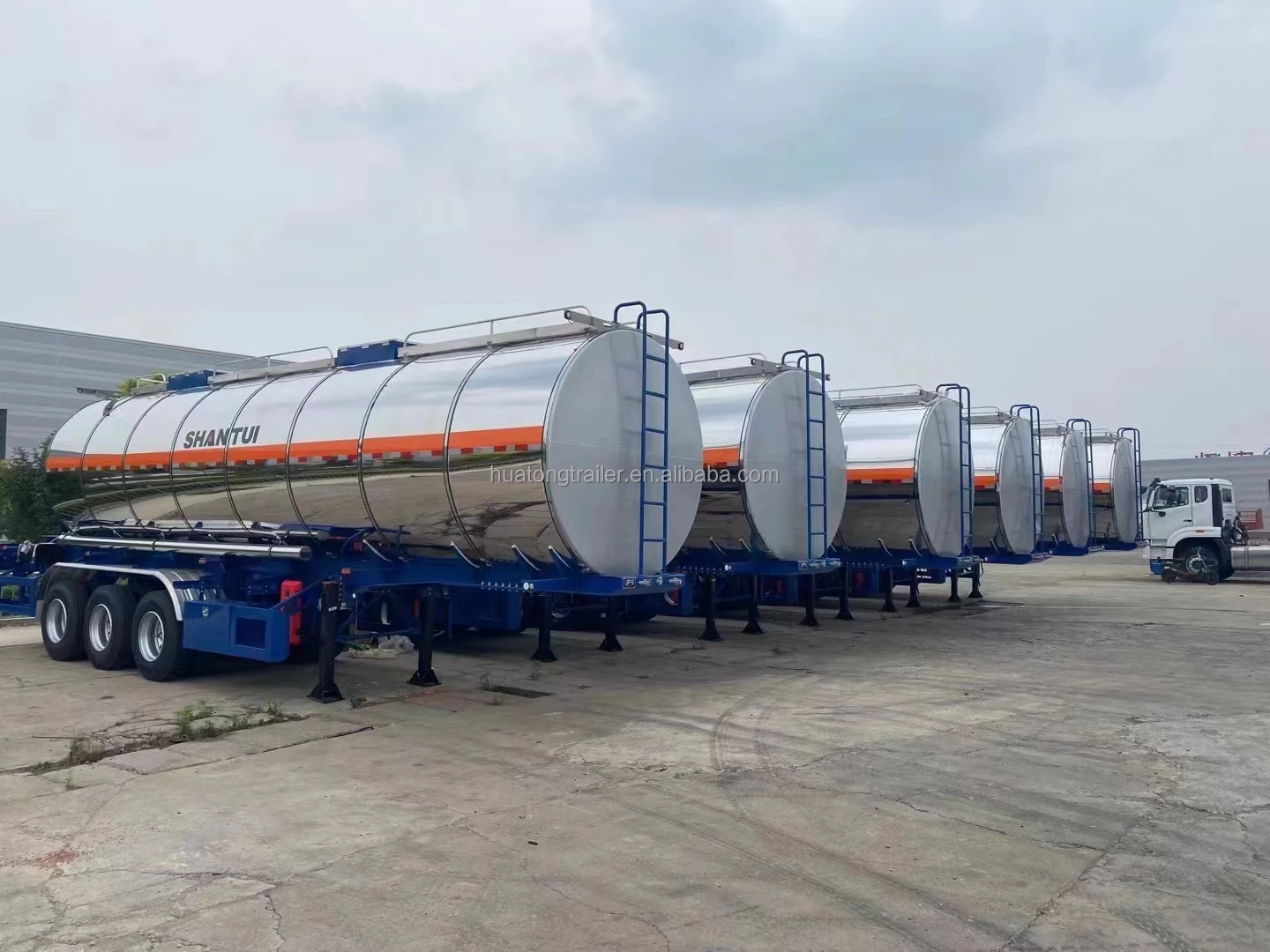 Benhong 42000L Fuel Tank Semi-Trailer with Three Axels aluminium Material good price good qarliaty