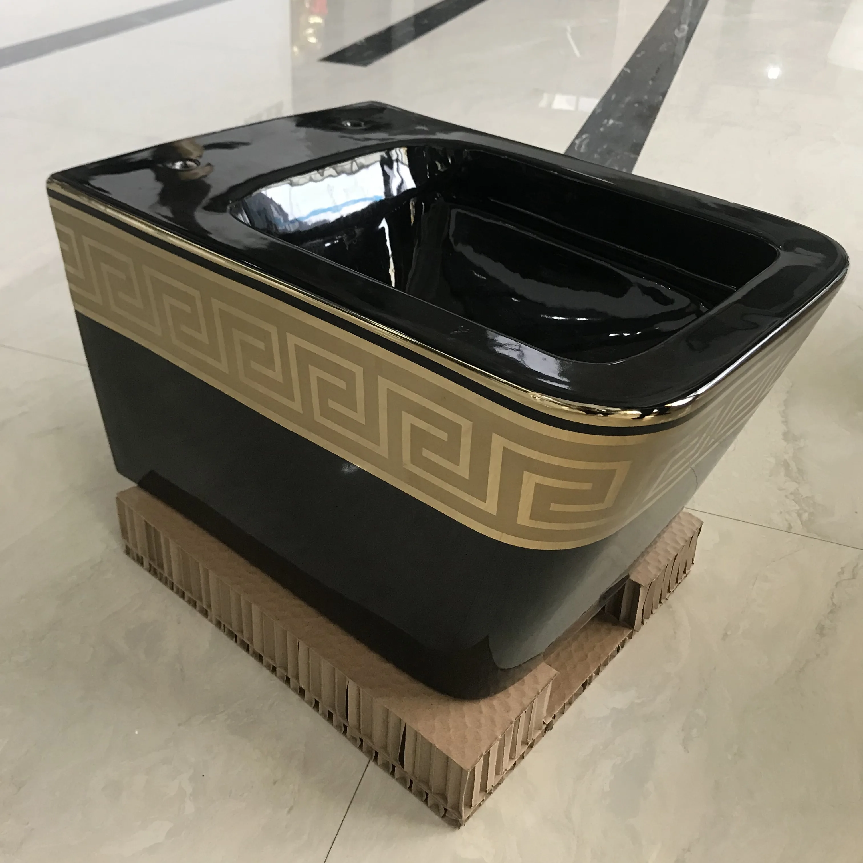 Black golden wall mounted hanging toilet bowl ceramic bathroom luxury gold plated wall hung toilet