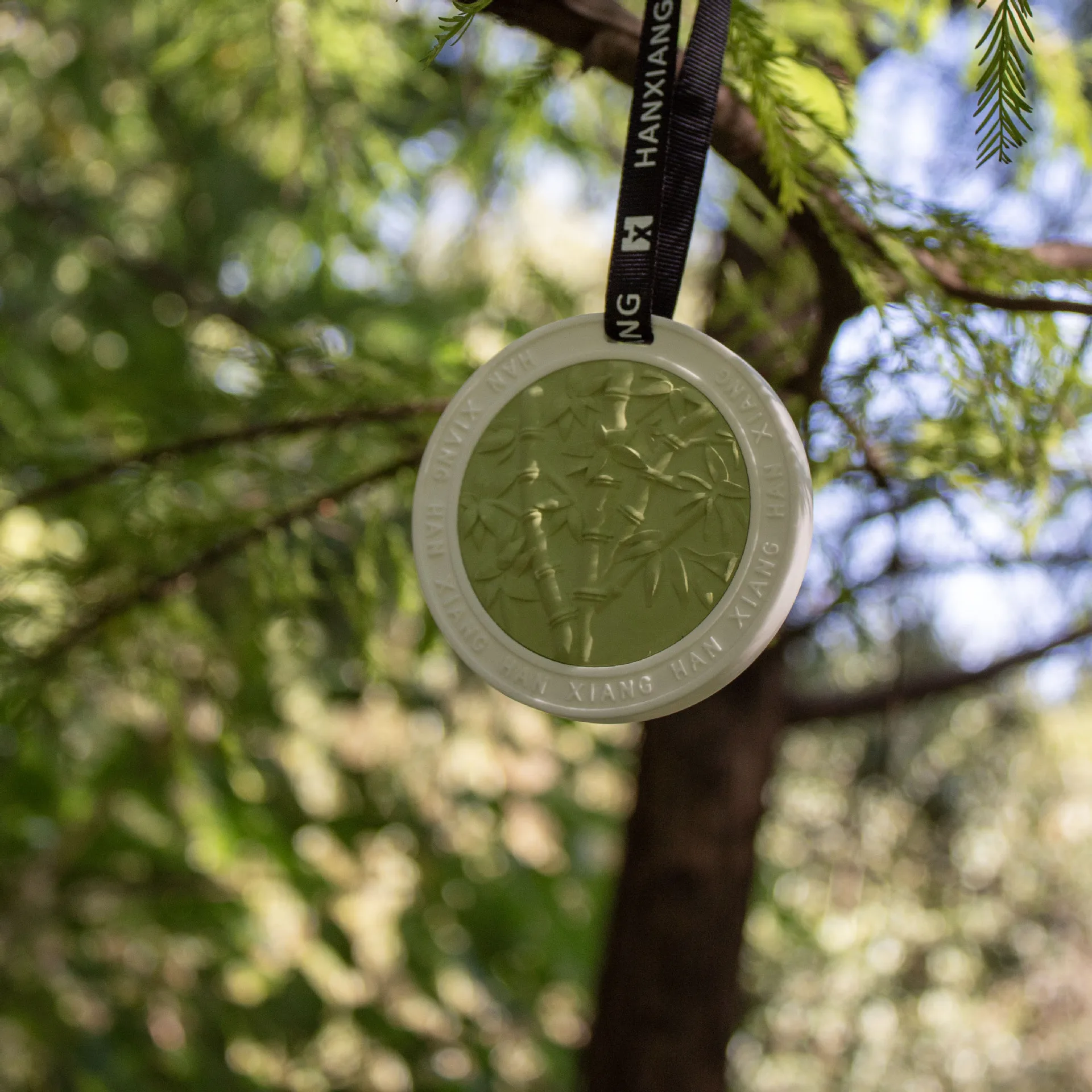 aromatherapy plum blossom fragrant stone advanced plaster pendant solid aromatherapy wax tablets deodorant lasting fragrance