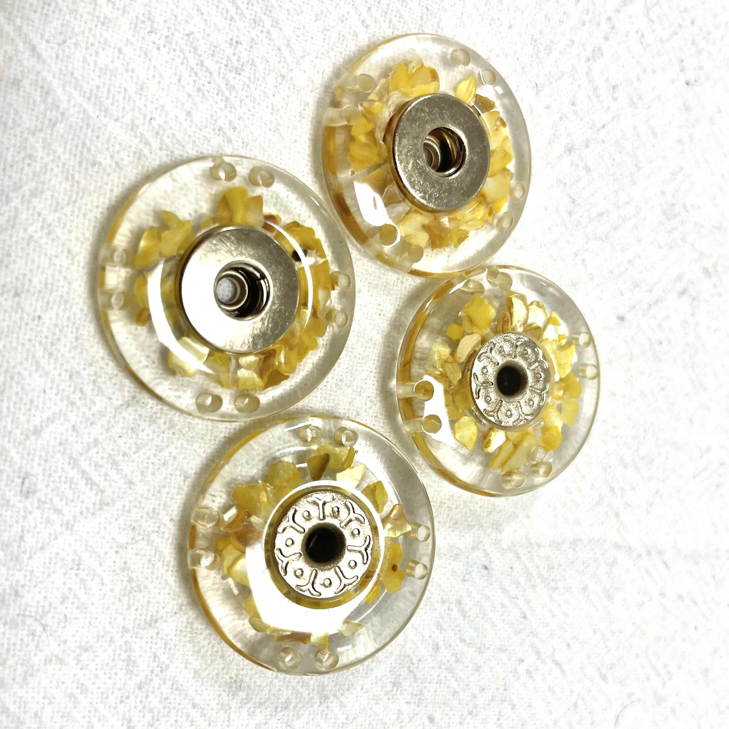 Fancy 2023 new designed press button yellow and pearl color press snap button for clothing