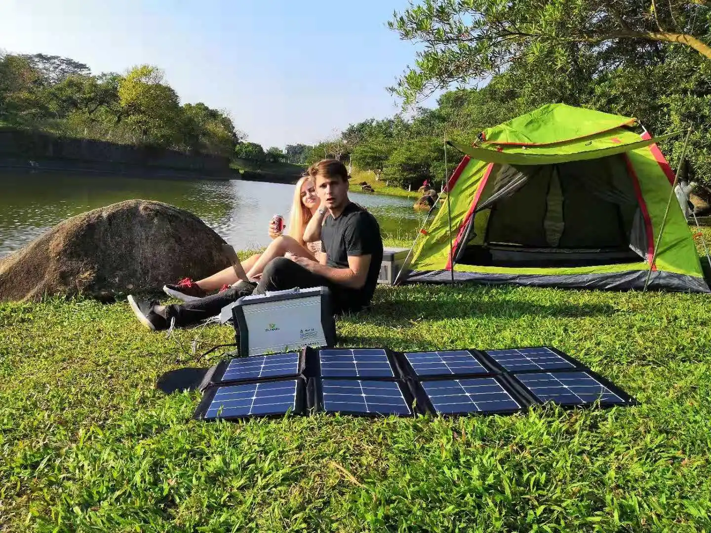 Works  Brilliantly  Camping Product  1000W Mini Sun Power Generator  273000mAh  Solar Cell Phone  and  Induction Cooker Charger