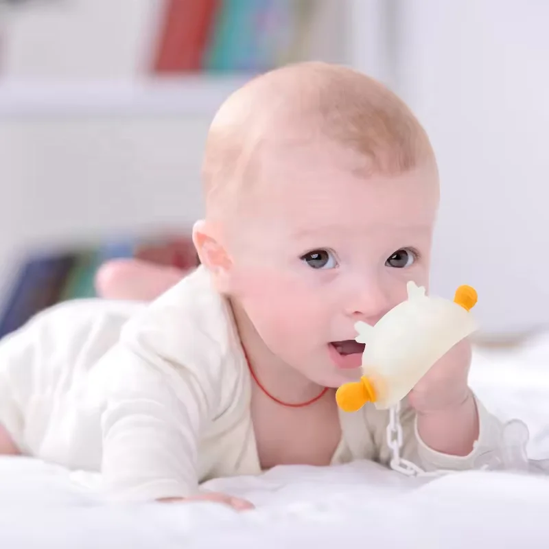 Oem Manufacturer Customize Color 0-6 Months Palms Wear Teether Food Grade Silicone Handheld Baby Teether