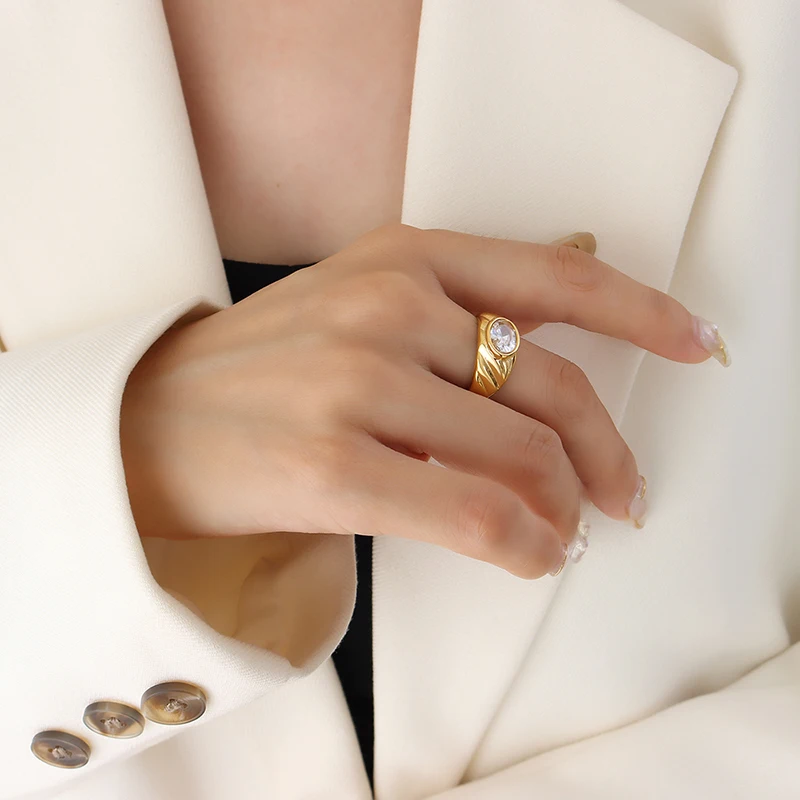 New personality design white green zircon ring men and women palace style couple ring stainless steel gold-plated ring