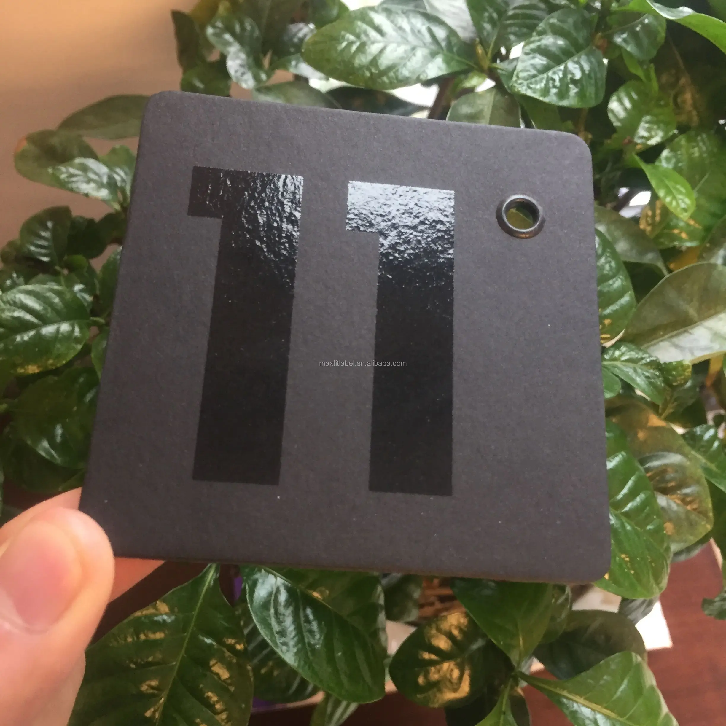 Новейший дизайн, роскошный висячий ярлык из джинсовой бумаги, висячий ярлык с гравировкой, висячий ярлык из ПВХ на заказ, бумажный ярлык для одежды