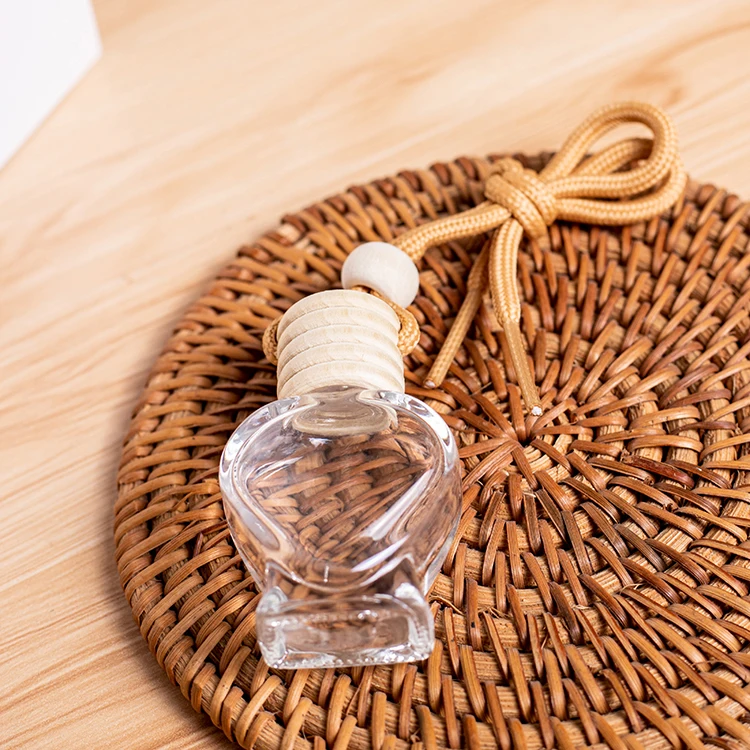 Car-Mounted Decorative Love Perfume Bottle With Five-Thread Wooden Cap Empty Flat Glass Frost Finish 8ML