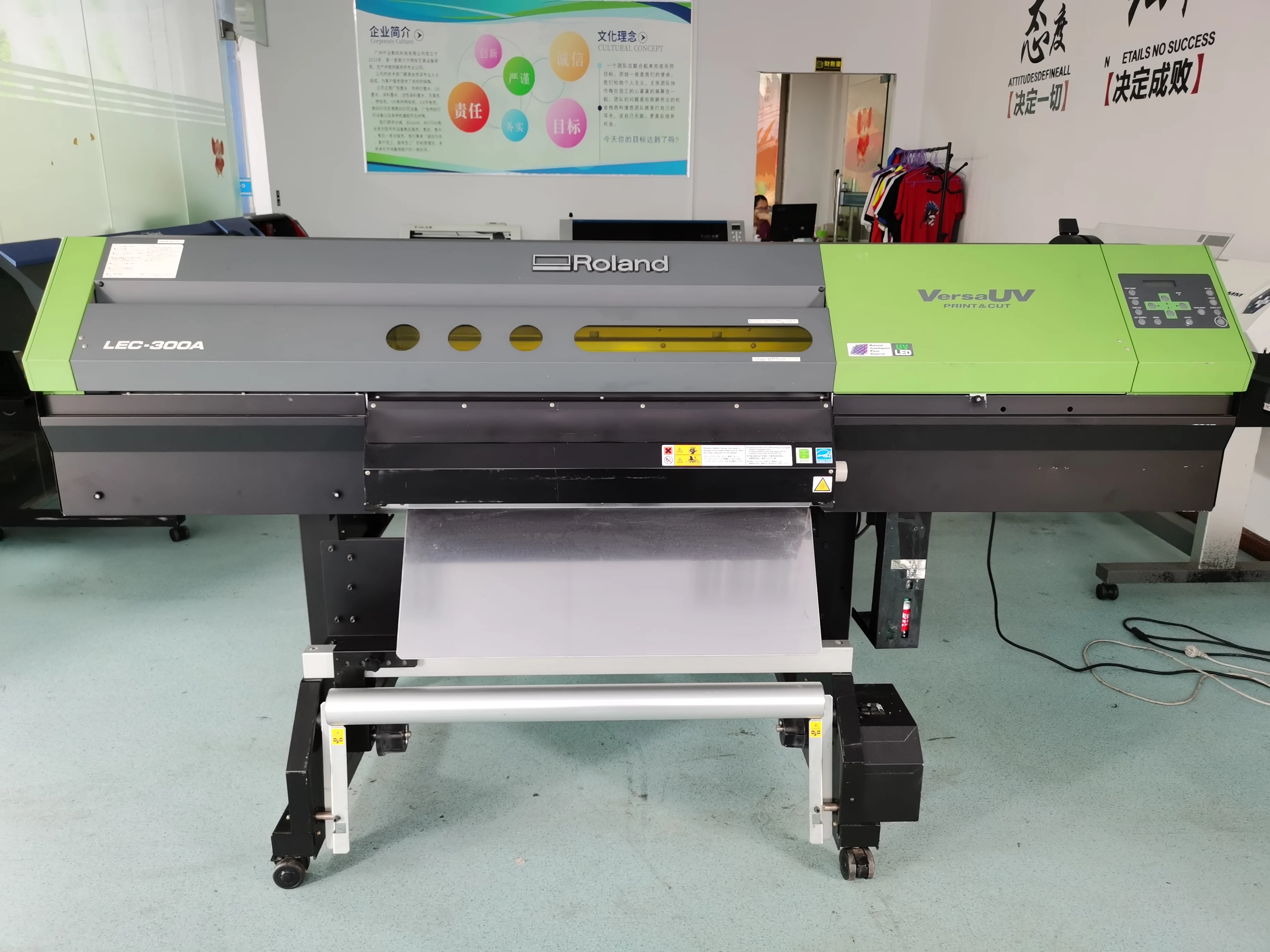 used roland Versa UV  LEC300/LEC300A  Printer and Cutter UV Package cartoon box printing machine