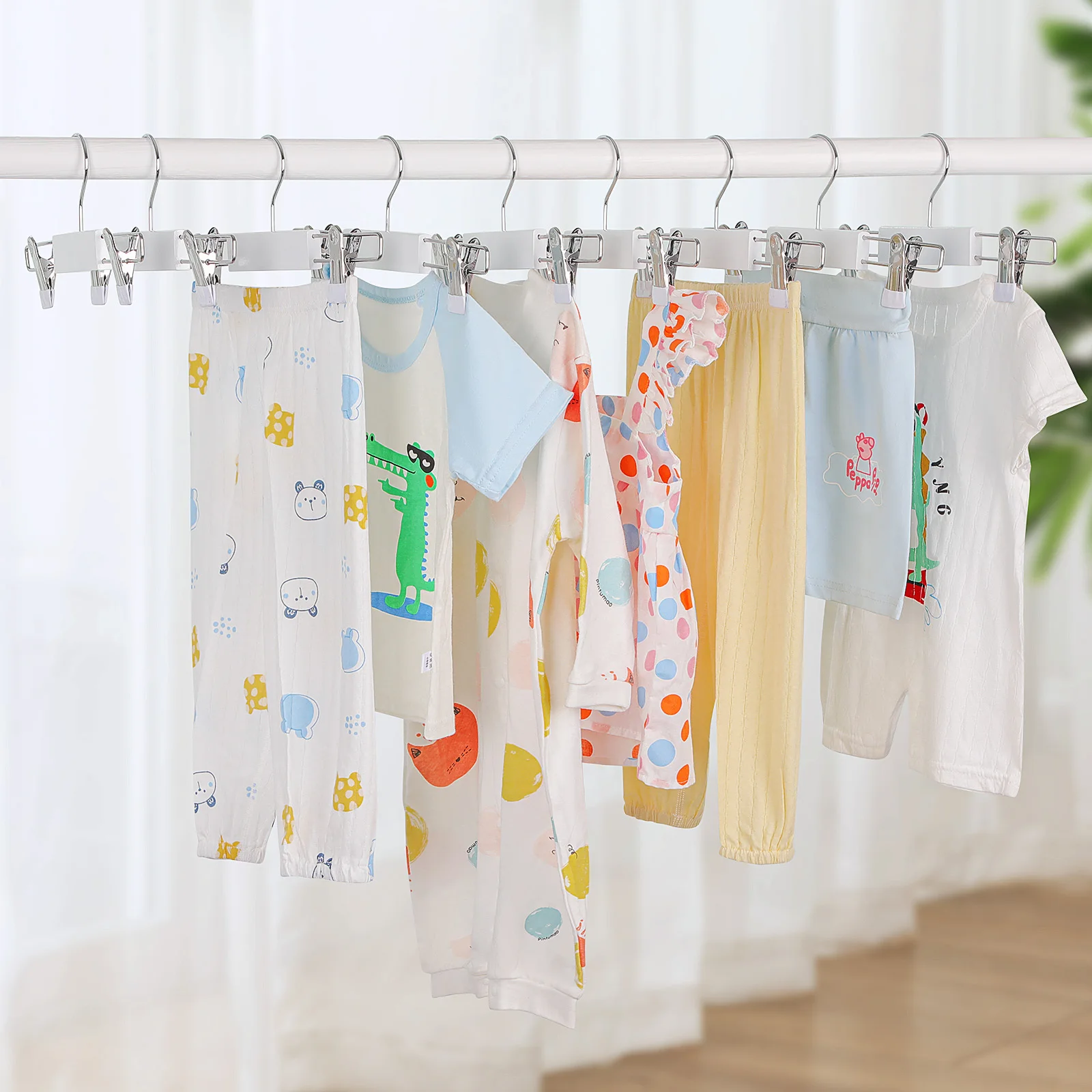 LINDON OEM Cute White Wooden Baby Kids Cloths Shop Display Hangers with Clips