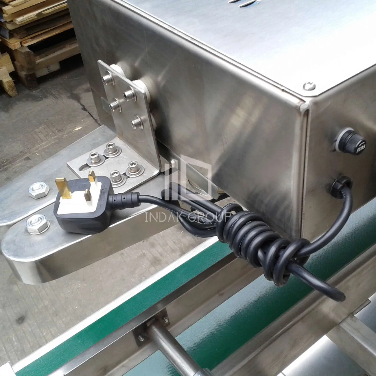 Automatic rice bag sewing machine