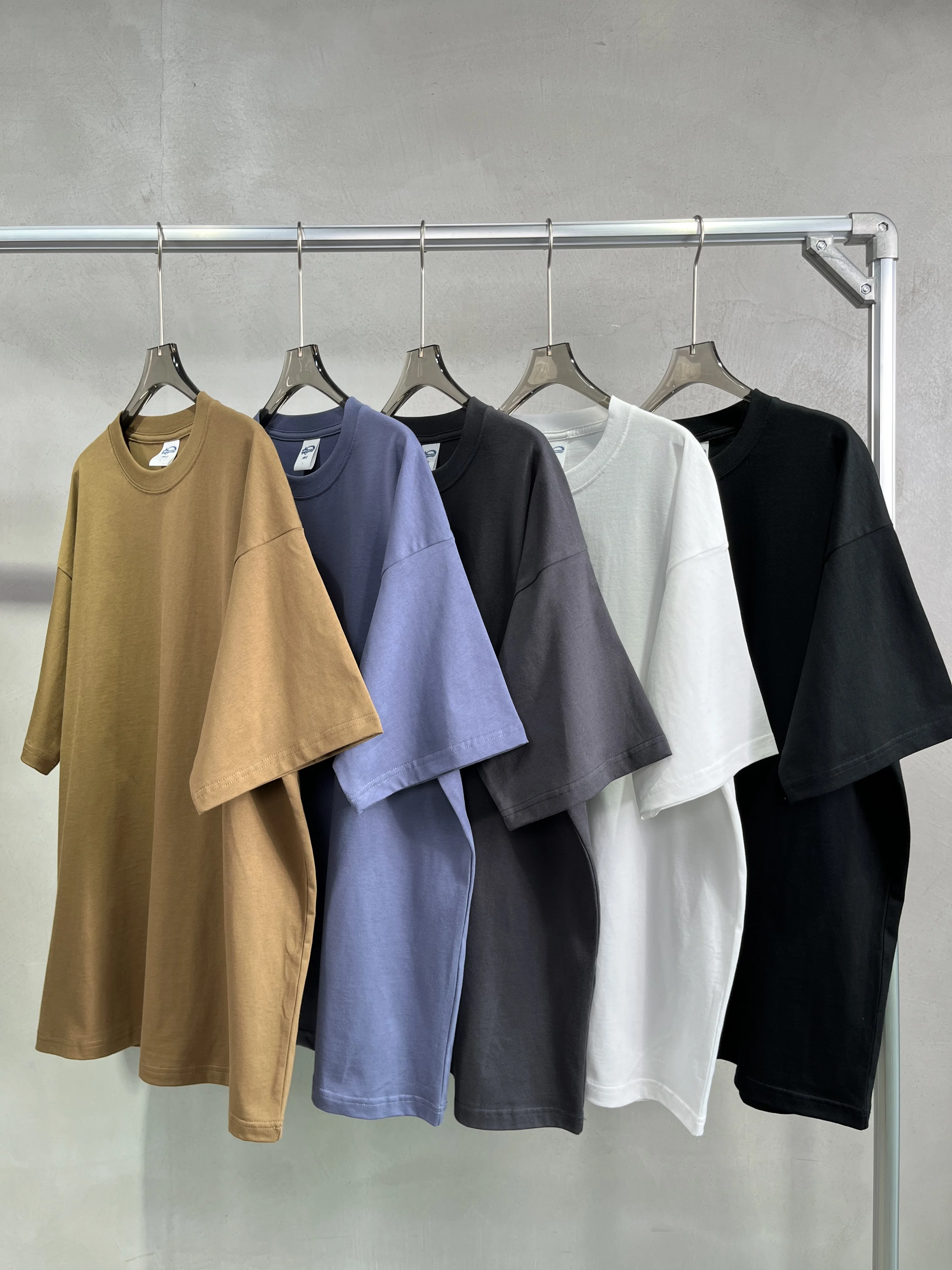 Classic Basic Heavy Weight Men Thick 100% Cotton 230GSM Tshirt Blank Solid Color High Quality Men Oversize Dropped Shoulders Tee