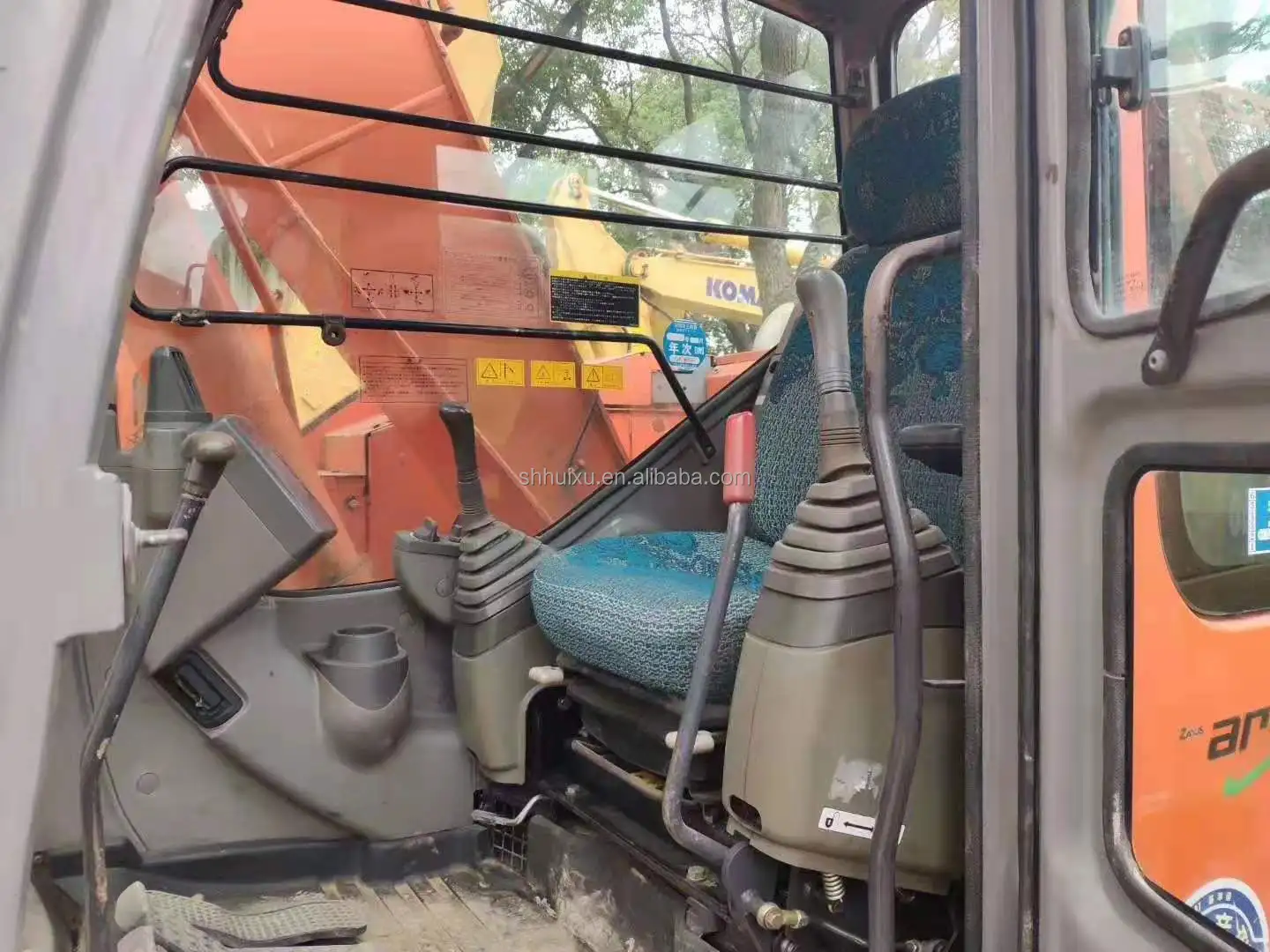 Hitachi in stock Hydraulic Crawler Excavator HITACHI 135 Second hand good condition/Used digging machine Japanese HITACHI 135 for sale