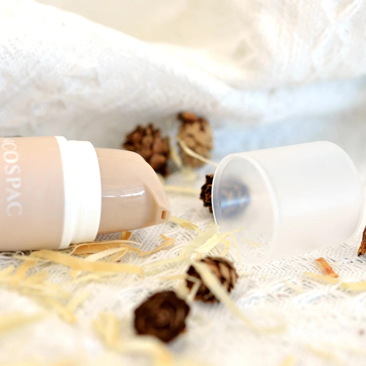 Manufacturer Wholesale Empty Pink 15ml 30ml 50ml Plastic Body Cream Cosmetic Bottle All Plastic Airless Bottle