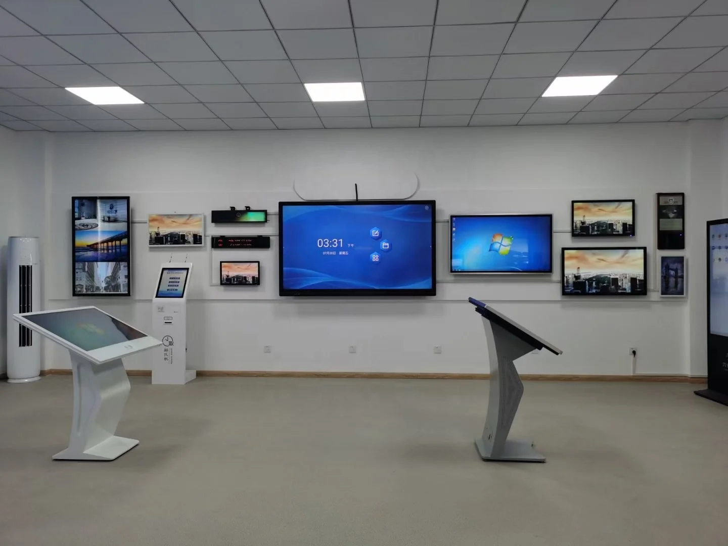 32 43 55 inch Horizontal Portable Interactive Panel Touch Screen Digital LCD Smart Information Kiosk