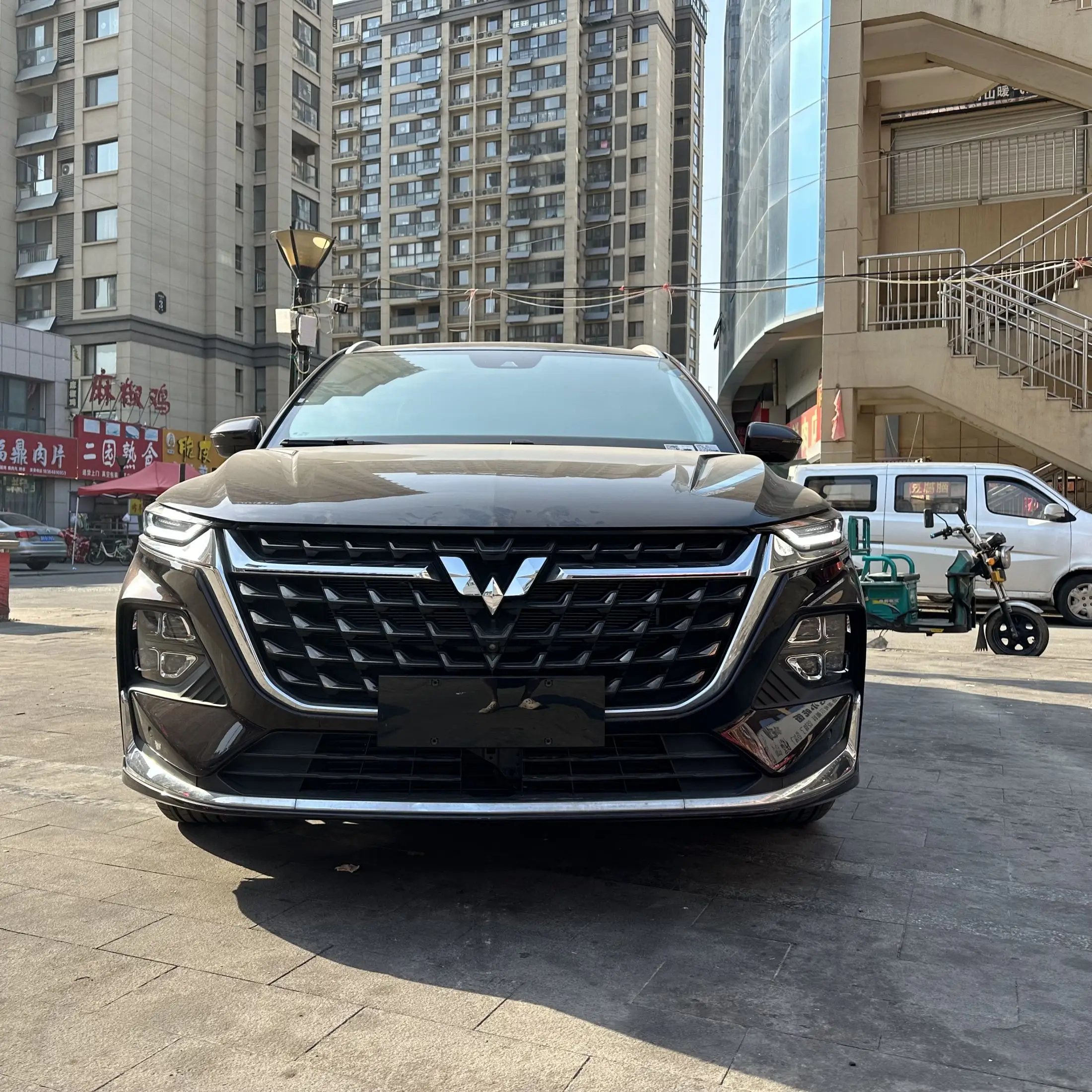 2023 New Vehicle Wuling Kaijie Victory 2023 model 2.0L DHT luxury Fuel oil 5 Doors 6 Seaters Compact MPV from China