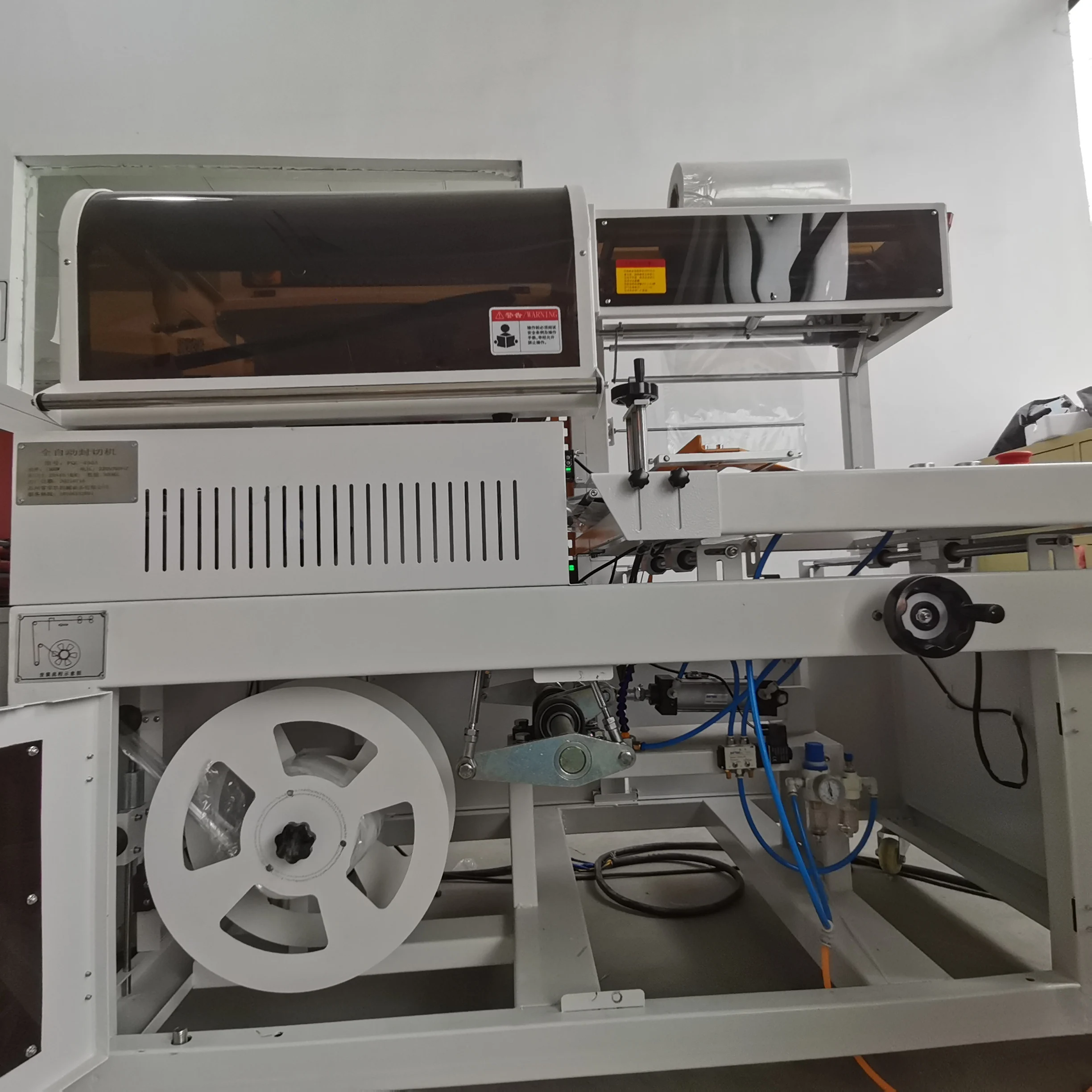 China Professional Manufacture Plastic Coating Sealing Cutting Machine