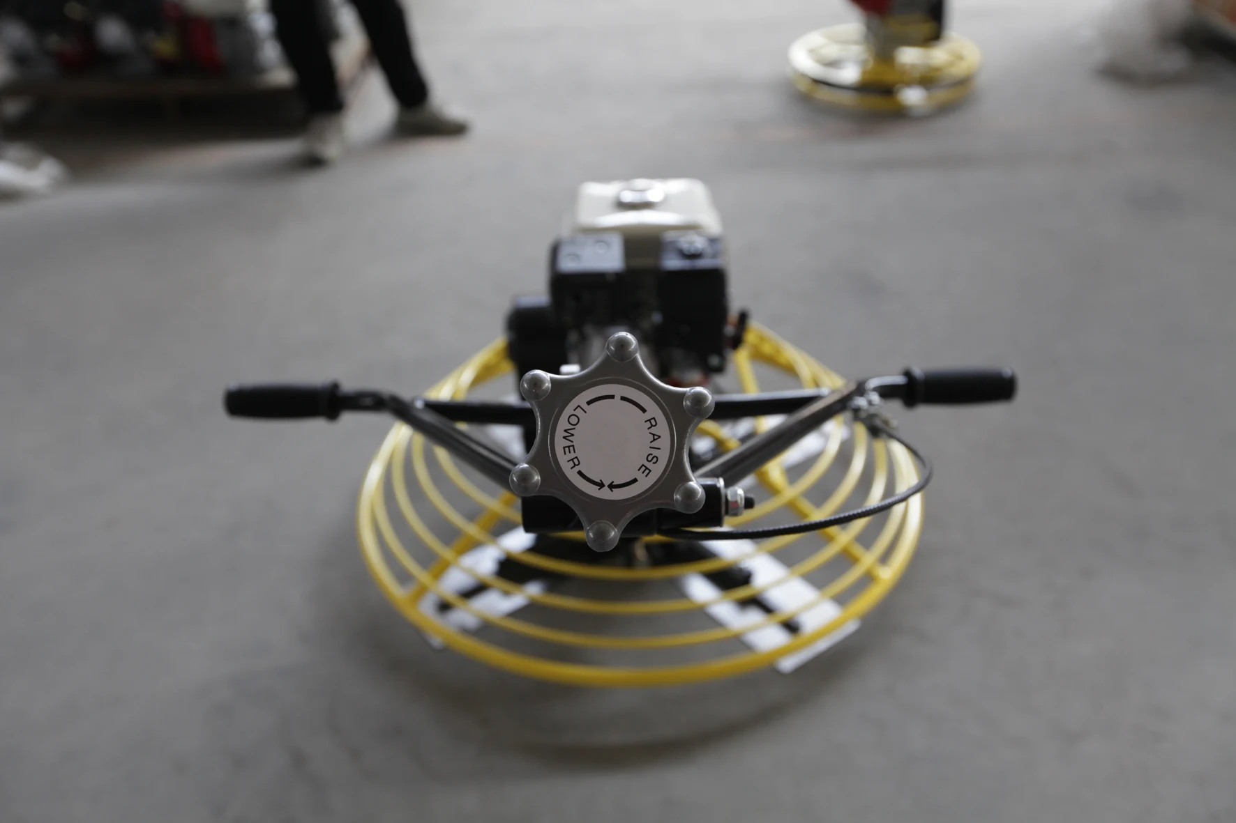 Бензиновый двигатель 24 дюйма 36 дюймов бетонный механический шпатель для бетонной дорожной полировочной машины