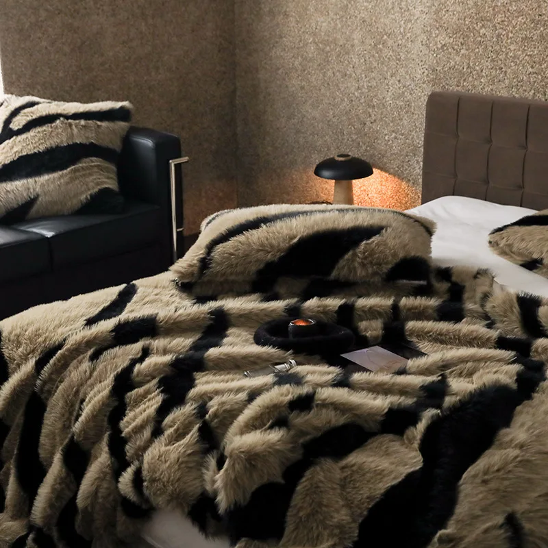 Brand New Light Luxury Blanket Altan Imitation Fox Fur Milk Blanket Thickened Warm Feather Blanket For Baby