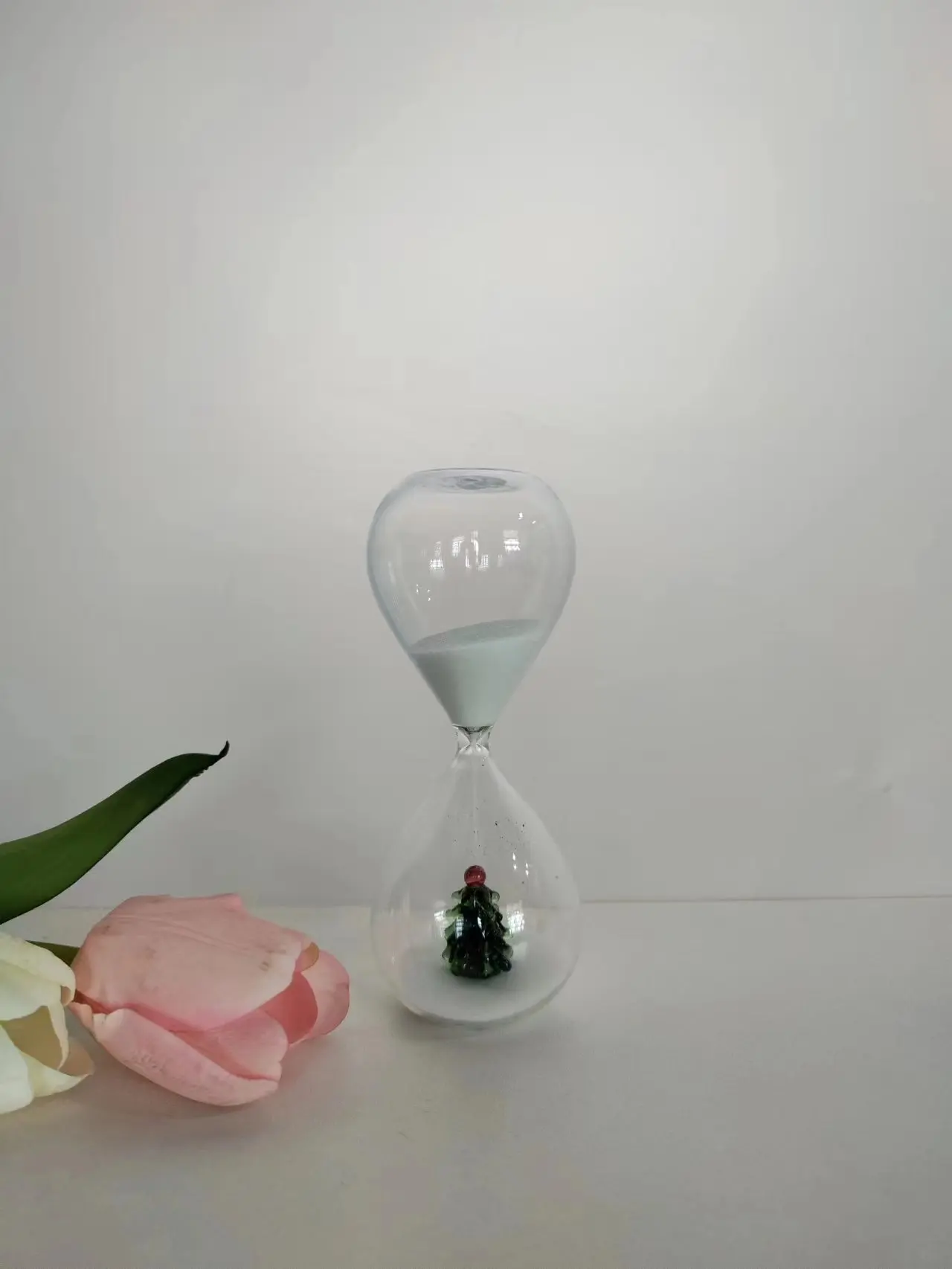 Wholesale 5 Minutes Hourglass With 3D Christmas Tree Sand Timer Hand Blown Creative Sand Clock Tabletop Decoration