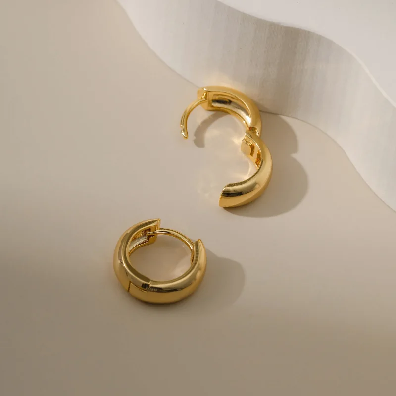 Minimalist Hypoallergenic Fashion Earrings Brass 18K Gold Hoop Earrings Clio on Custom Earrings Women Girls
