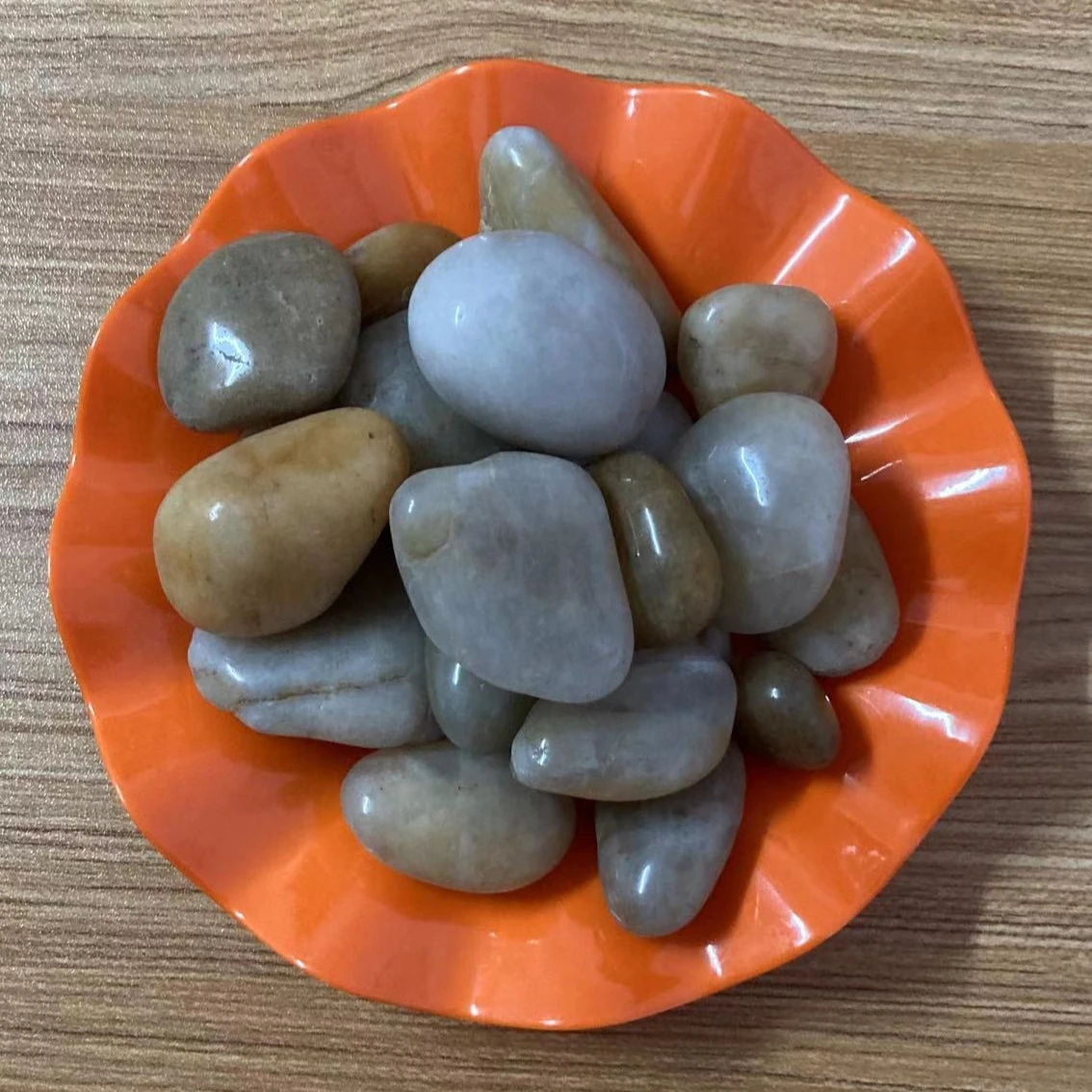  Manufacturers supply cheap colored pebble