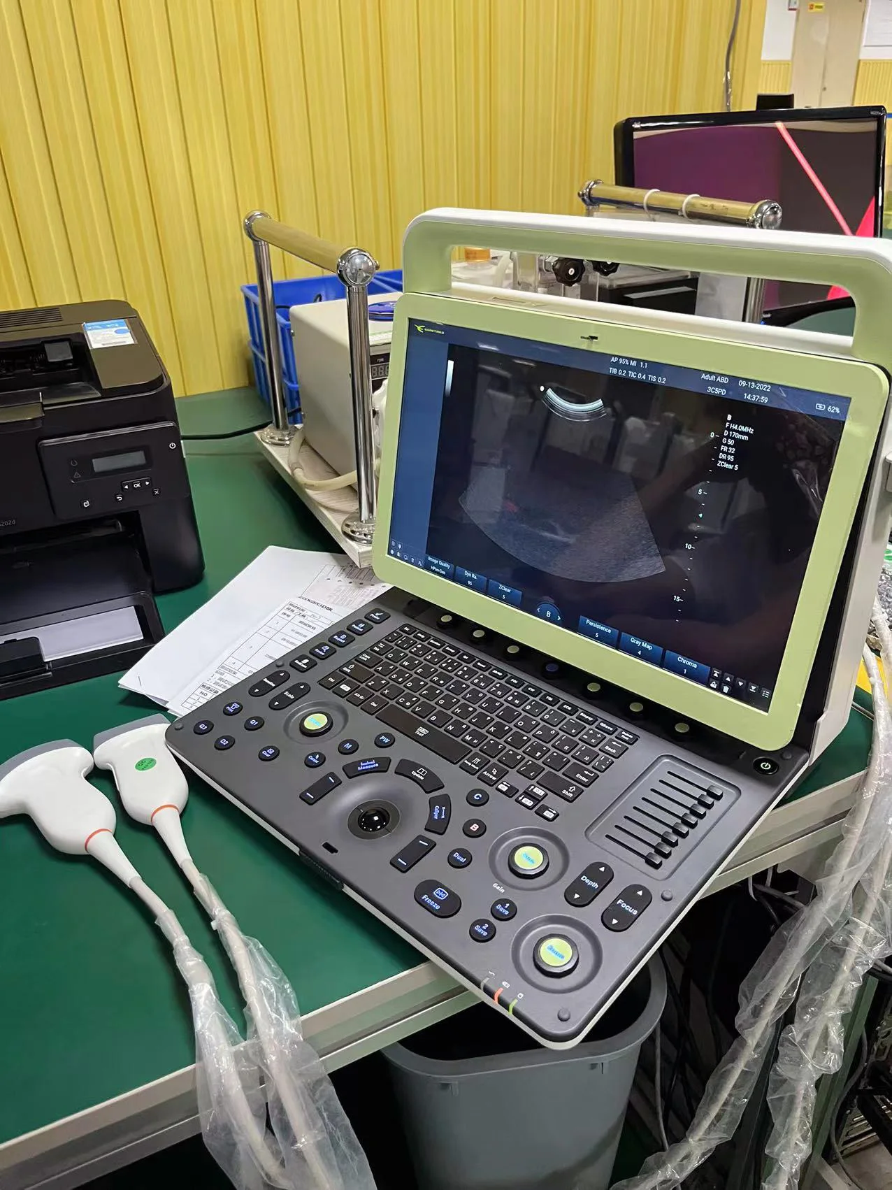 15.6 Inch Portable Color Doppler System Medical 4D Ultrasound Machine for Pregnancy