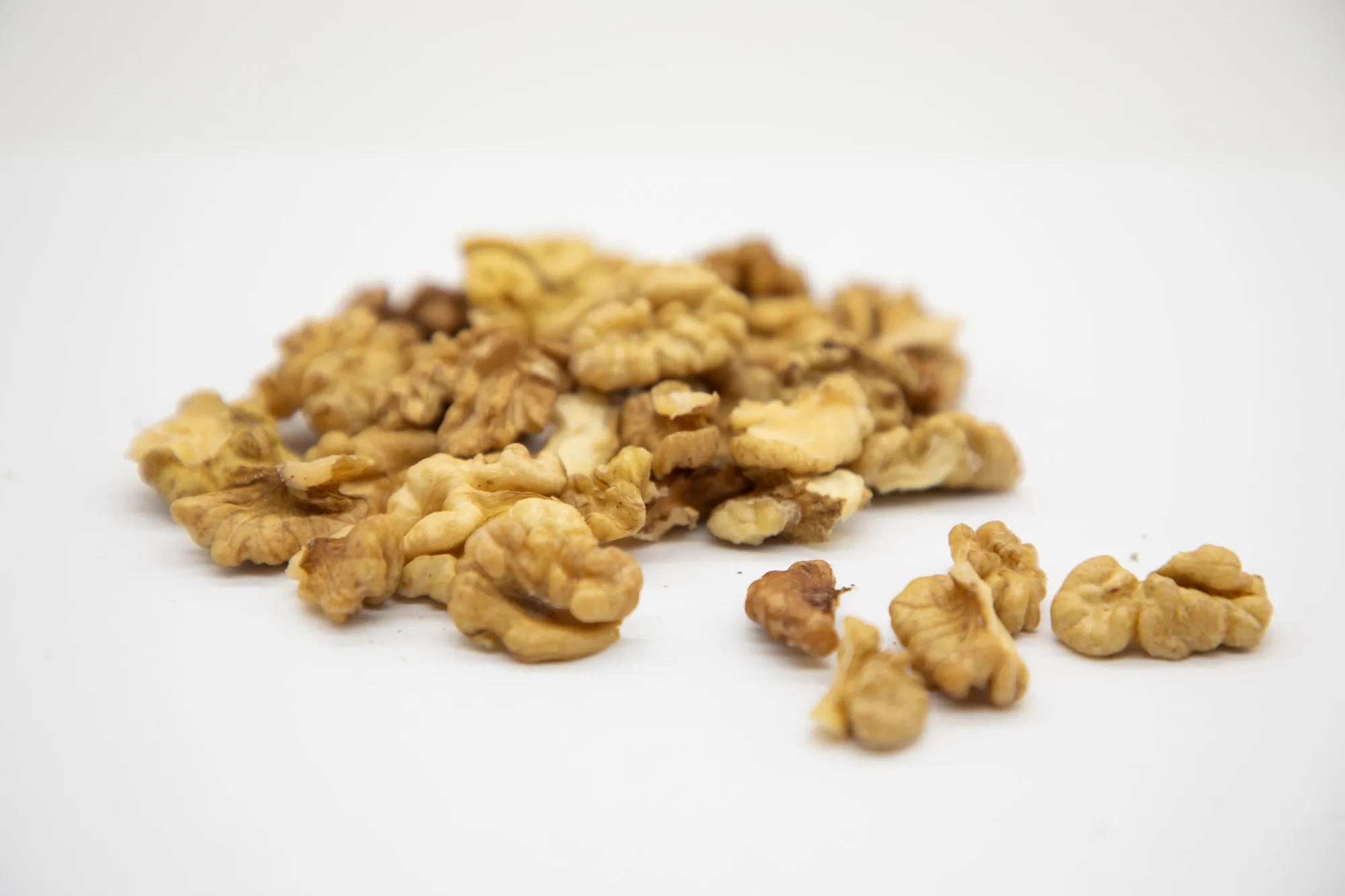 Healthy snack top grade organic walnut kernels peeled walnuts nuts in bulk from Uzbekistan manufacturer