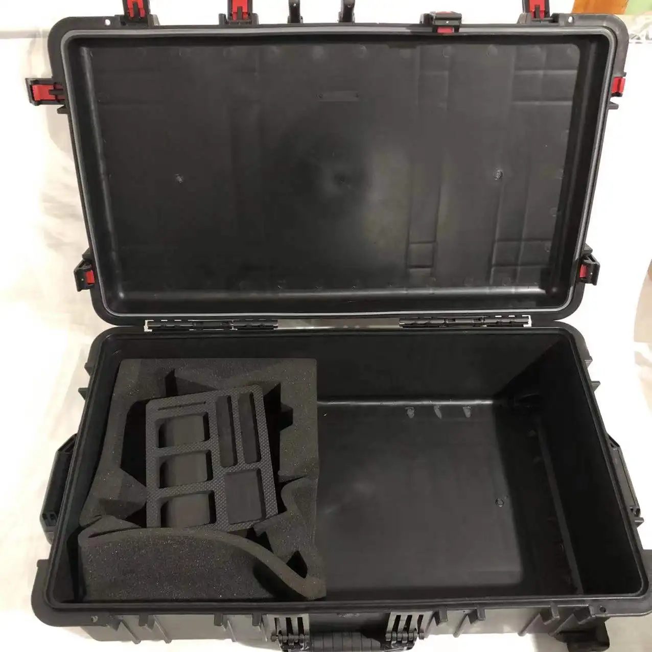 DPC138-3 905*525*305mm Largest wheels plastic case in good price