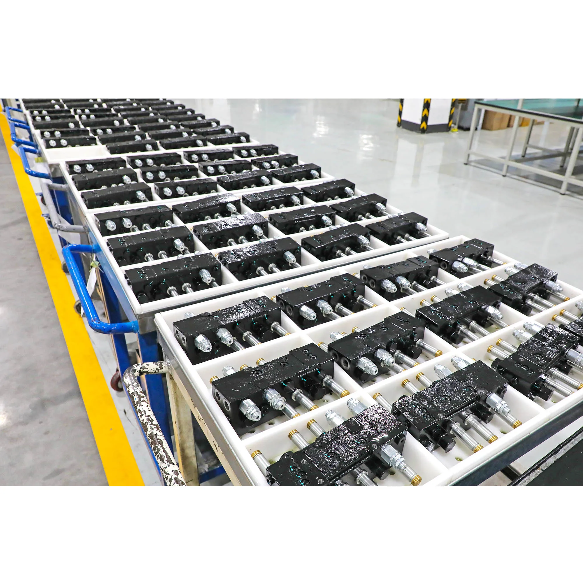 Mini Excavator Electric Controlled 12V Hydraulic Directional Valve Hydraulic Control Valve Product Category