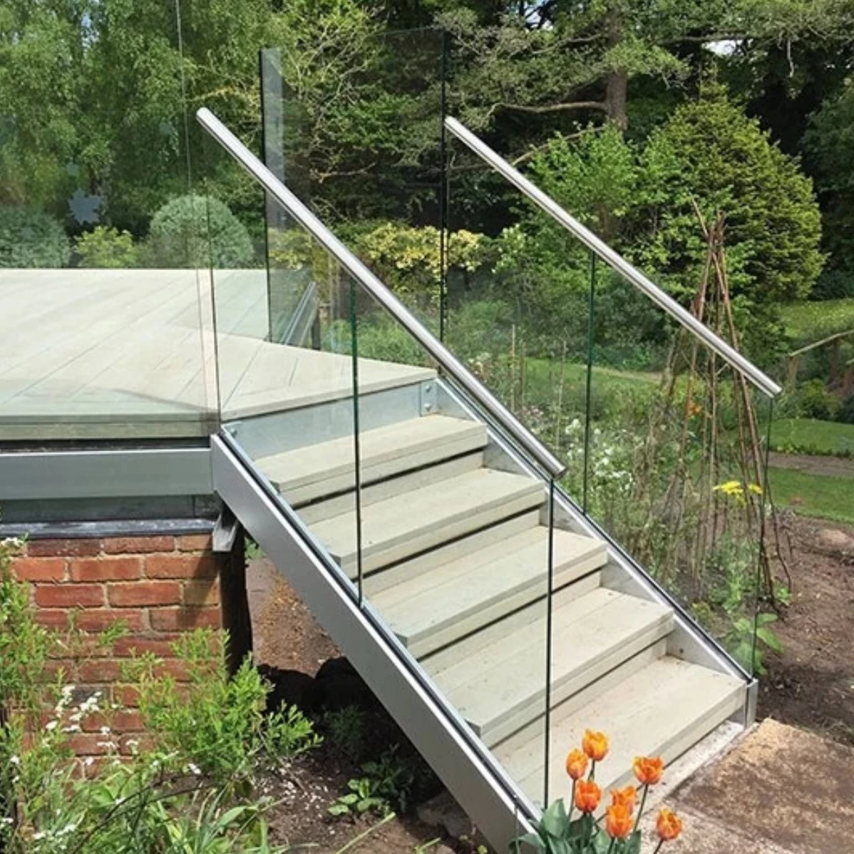 New Style Aluminum U Channel With Cladding Extrusion Profile Frameless Glass Balustrade