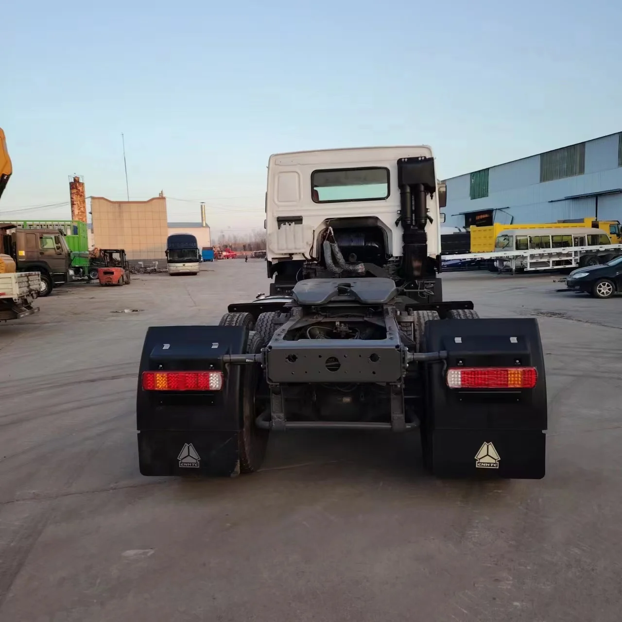 Used High Refurbished Standard HOWO 6X4 375HP Tractor Truck Head In Africa