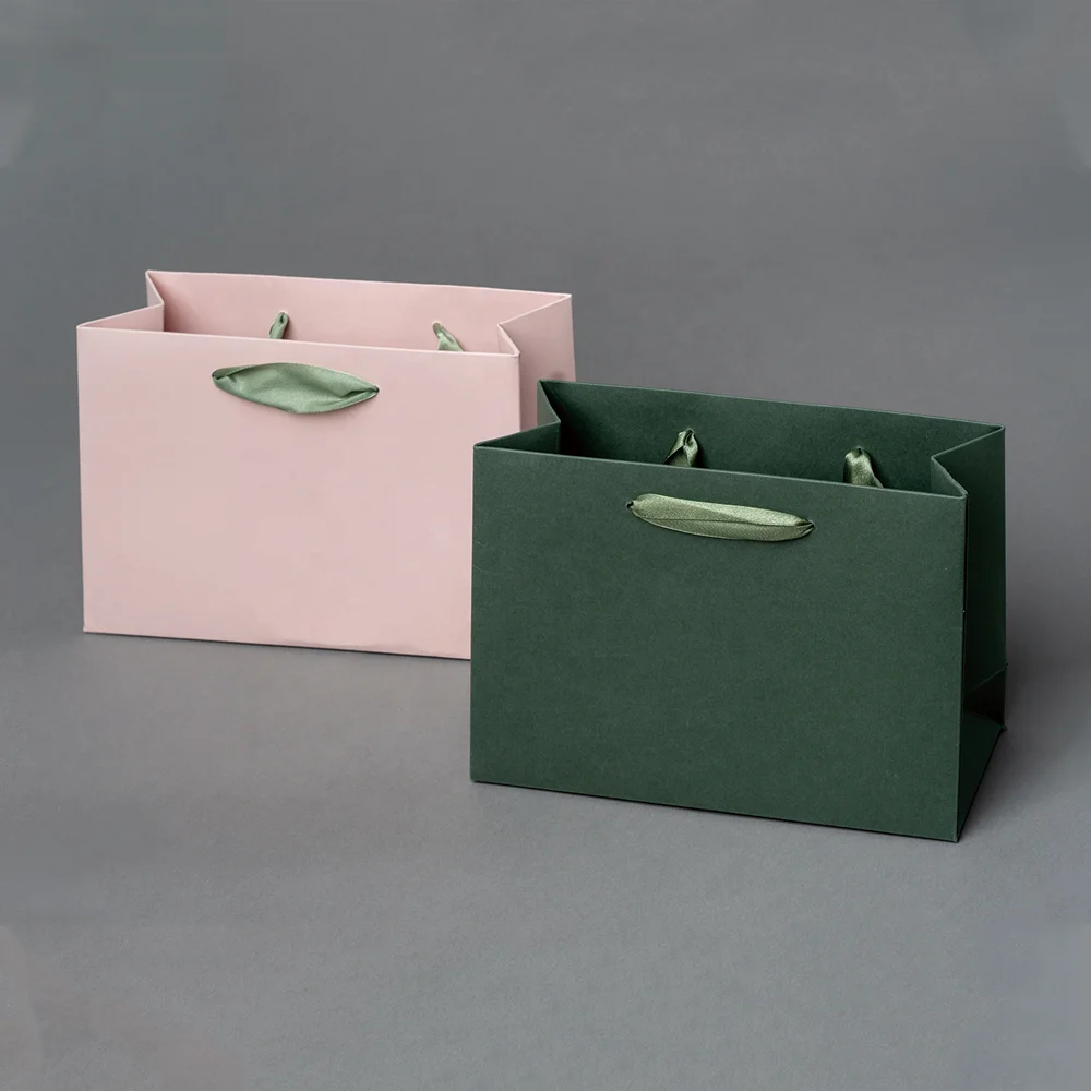 Wholesale Custom Luxury Eco-Friendly Packaging Retail Christmas Gift Carry Kraft Bags Shopping Paper Bags With Your Own Logo