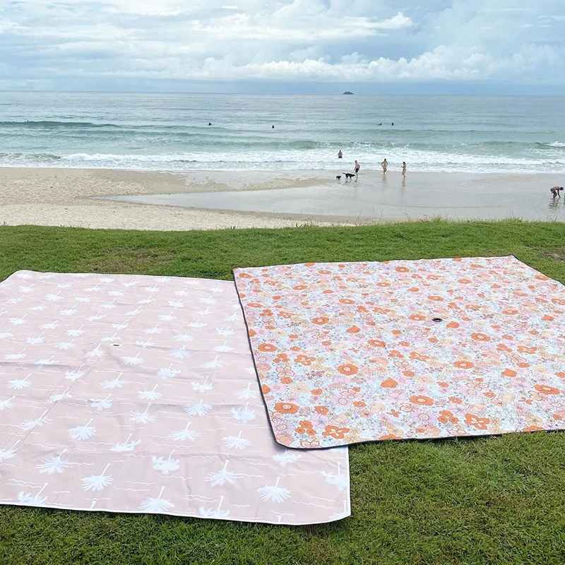 Wholesale sand proof canvas beach mat non-slip pvc waterproof bottom blanket with center eyelet hole for umbrella
