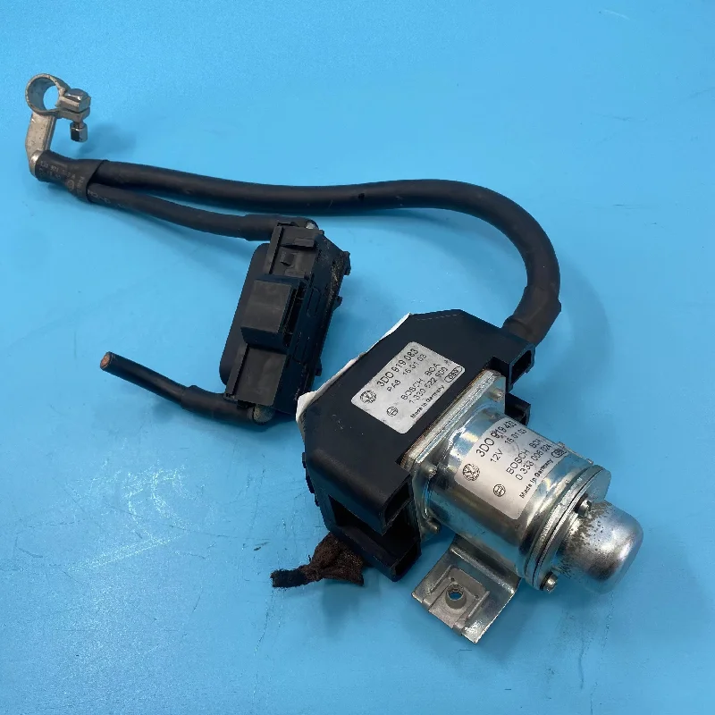 OE 95561510800 for Porsche Cayenne 955 Fuse Box Switch Relay