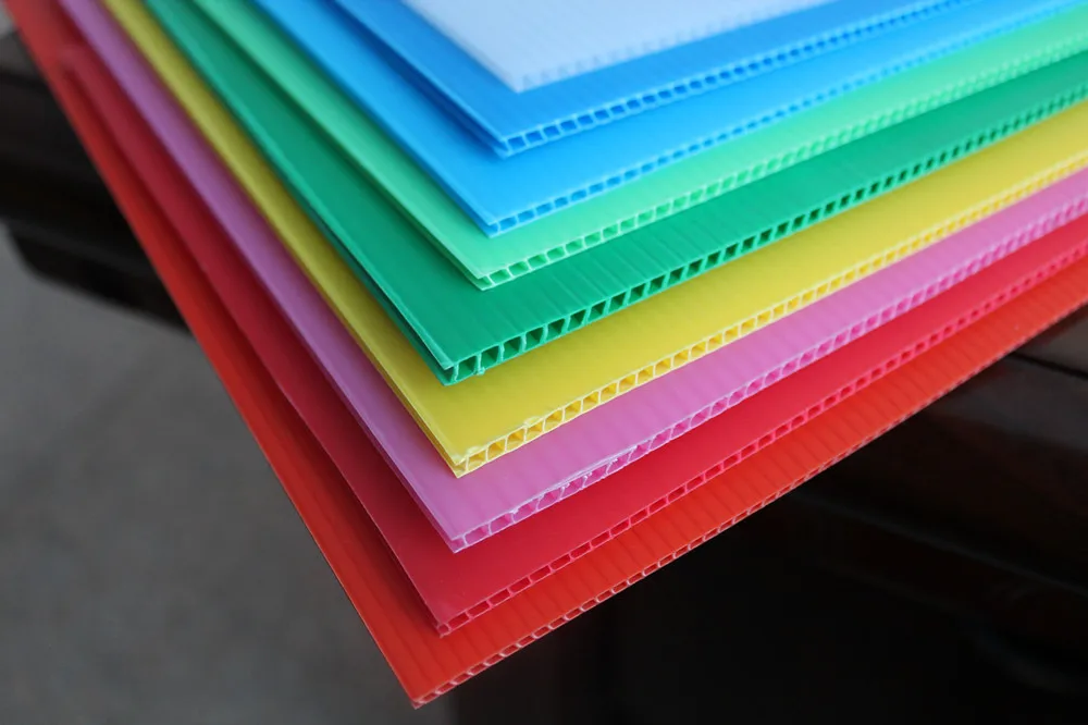 Corrugated plastic cardboard sheets