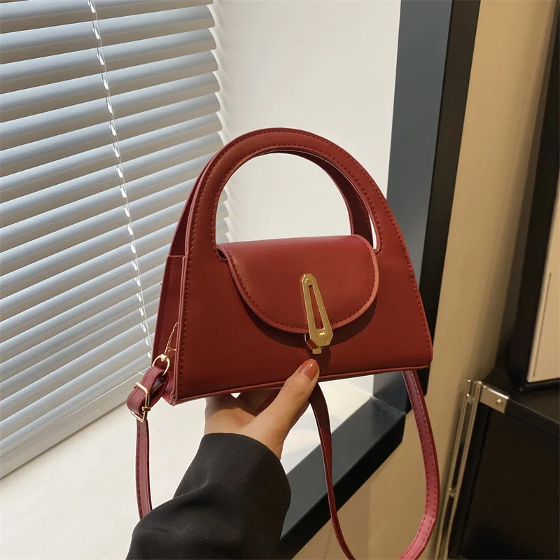 Retro Patent Leather Shoulder Bag for Women Luxury Flap Crossbody Solid Color Underarm Red Crossbody Bag Lady Handbag