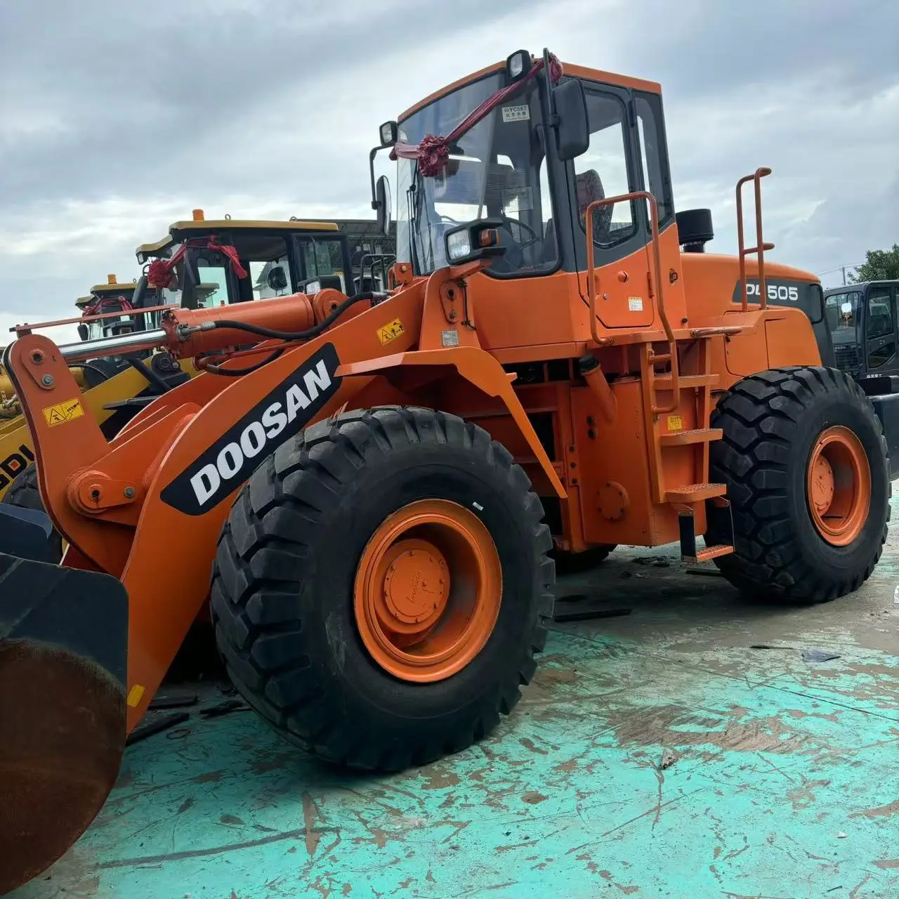 Оригинальный импортный подержанный колесный погрузчик Doosan DL505 Подержанный DOOSAN большой размер ковшовый грузовик Южная Корея