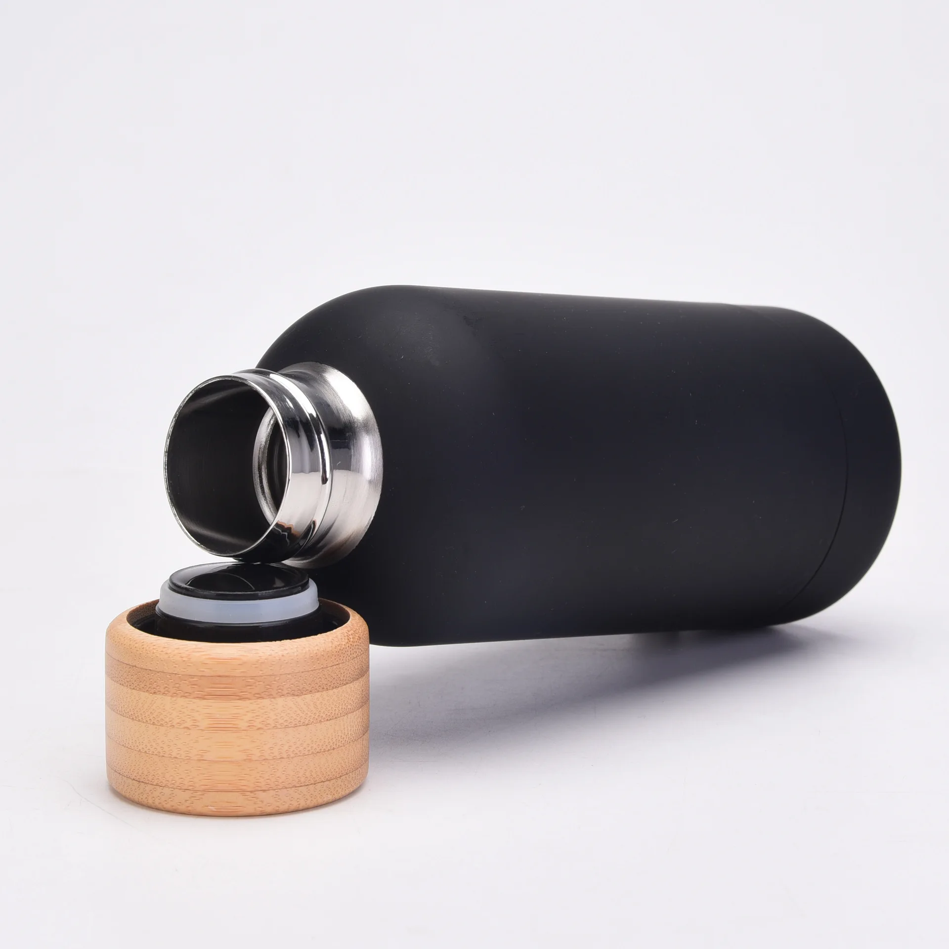 2023 New Design Stainless Steel Bamboo Lid Thermal Bottles Outdoor Sports Picnic Fitness Thermal Water Bottle