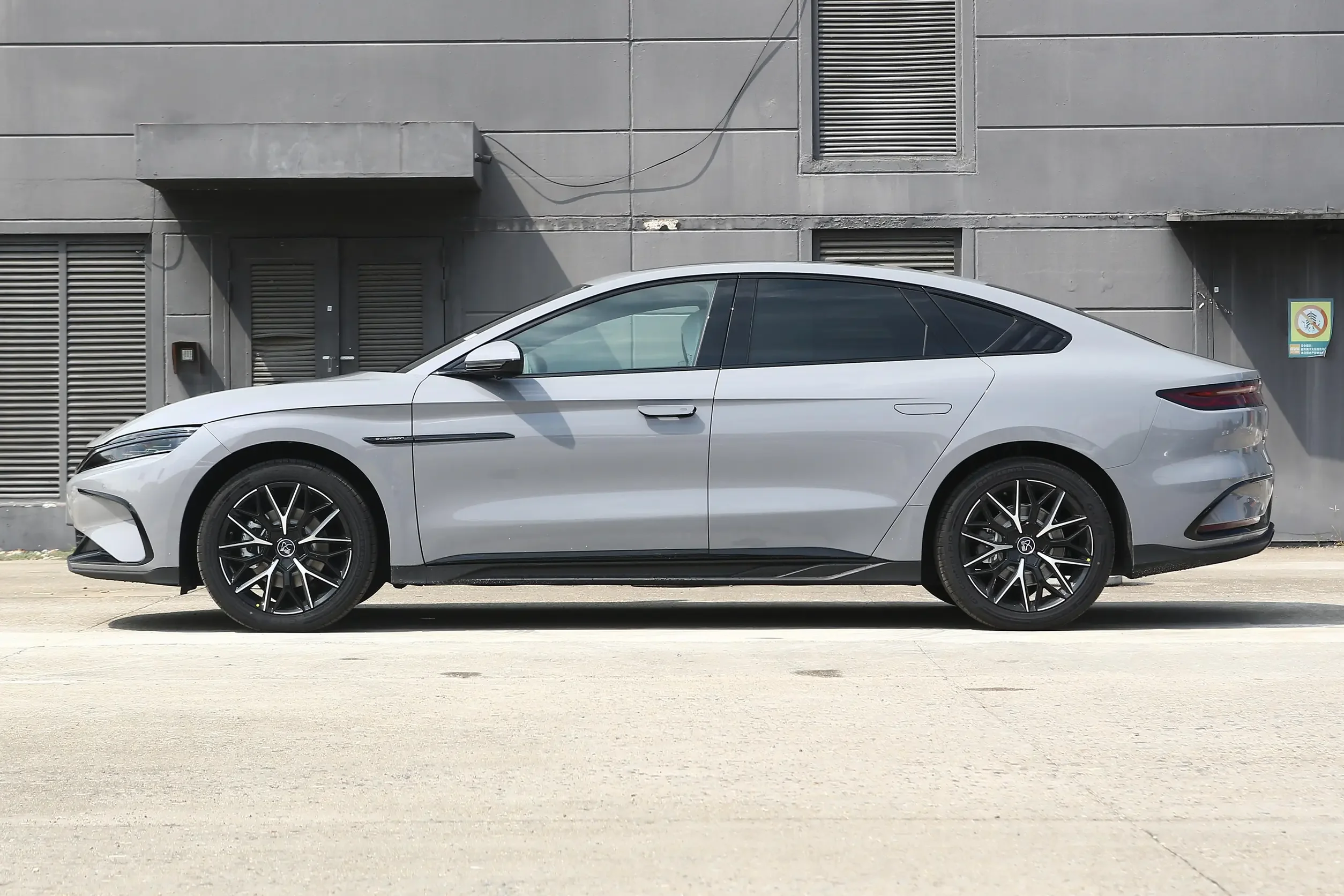 Wholesale 2025 BYD Han EV Flagship Electric Smart Coupe 4WD Sport Sedan with Long Range New Energy Electric Vehicle