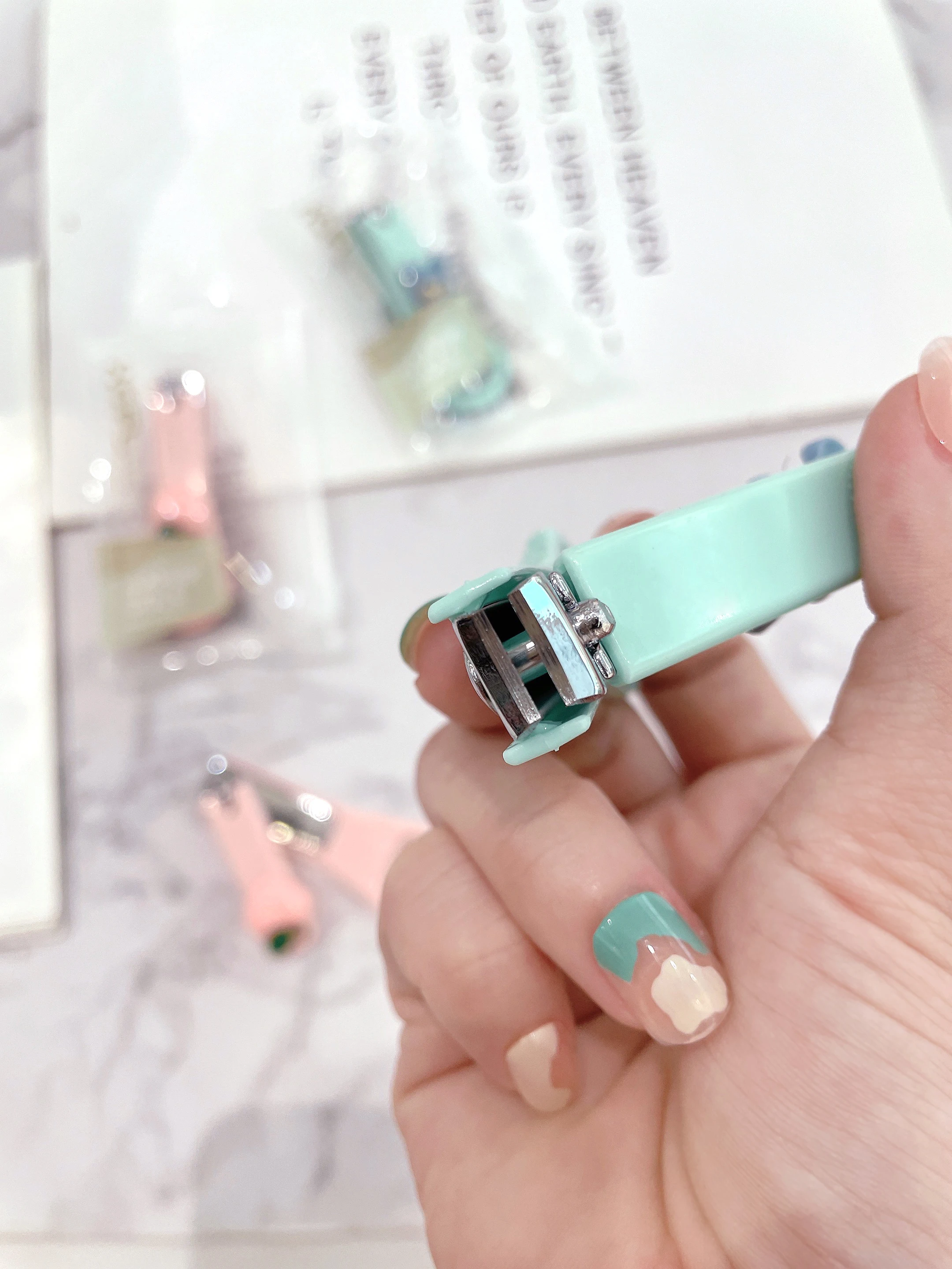 SBELLE Hot Sell Top Multifunctional Corta Cutculasnail Cuticle Nipper Pedicure Cuticle Nail Nippers Cutical Nail Nippers HRC Gua