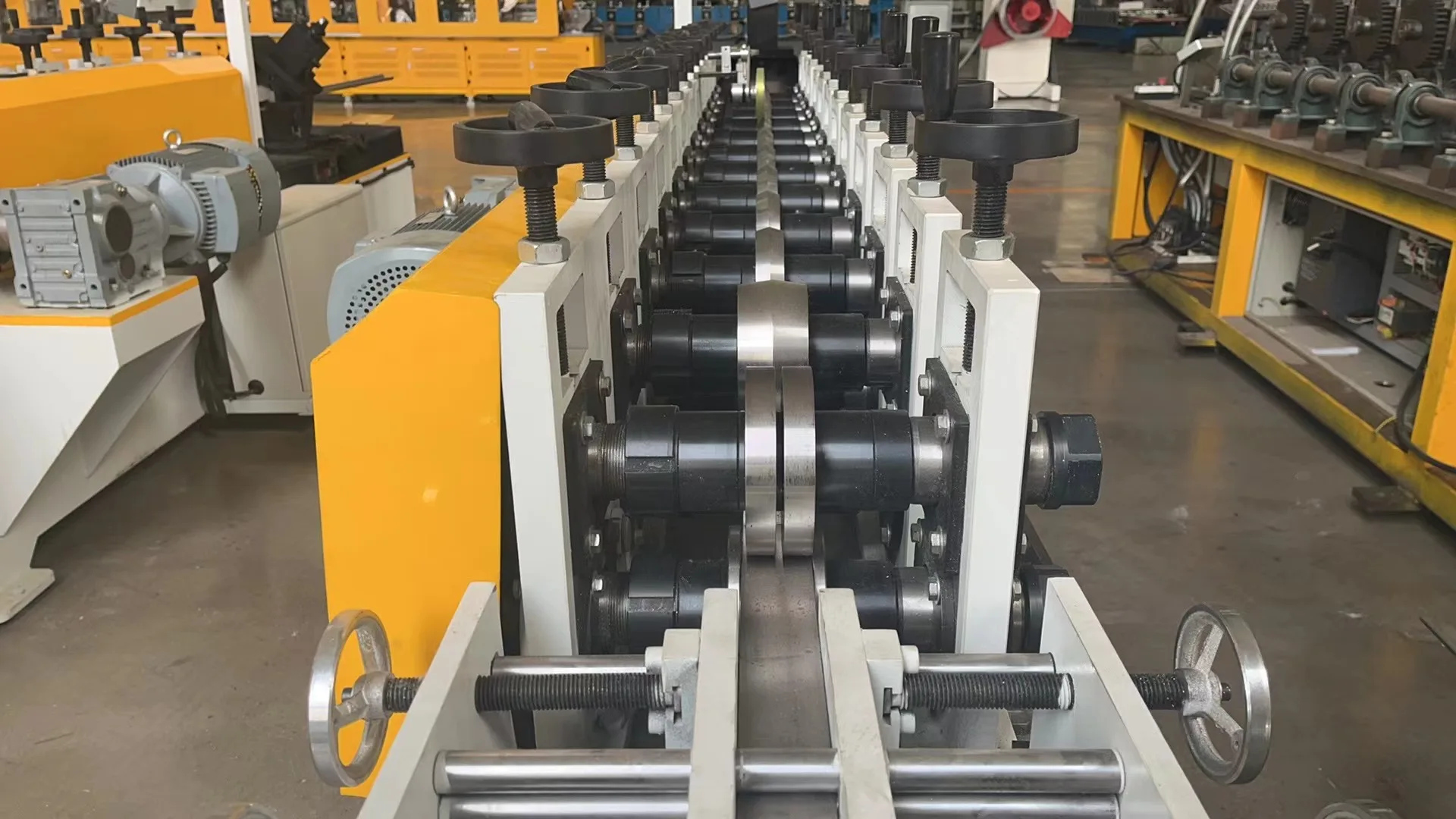 HAIDE New Product Heat Factory Direct Sales Dry Wall Metal Channel Steel C-shaped Stud U-shaped Track Rolling Forming Machine